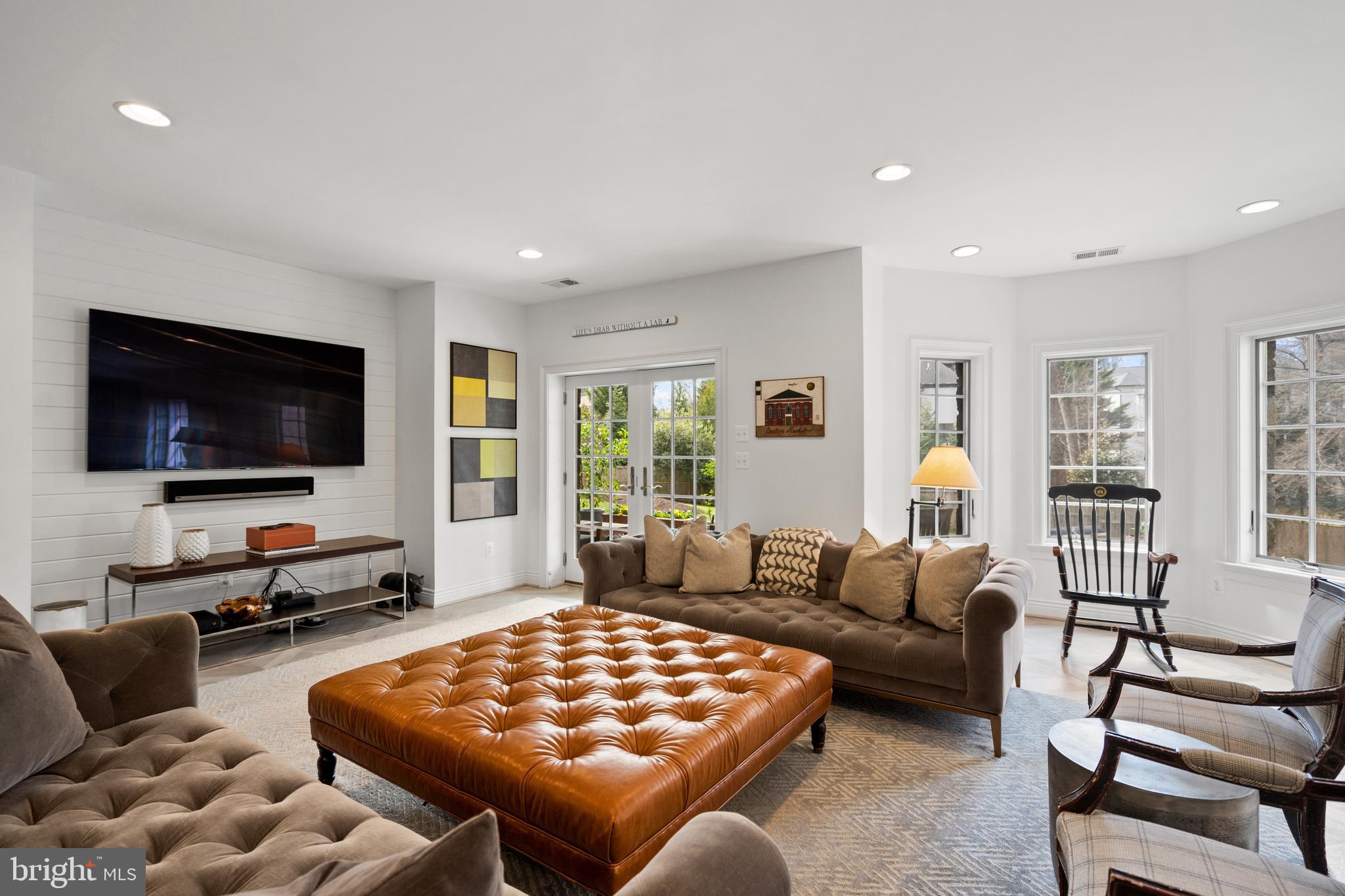 RIVER OAKS - Residential