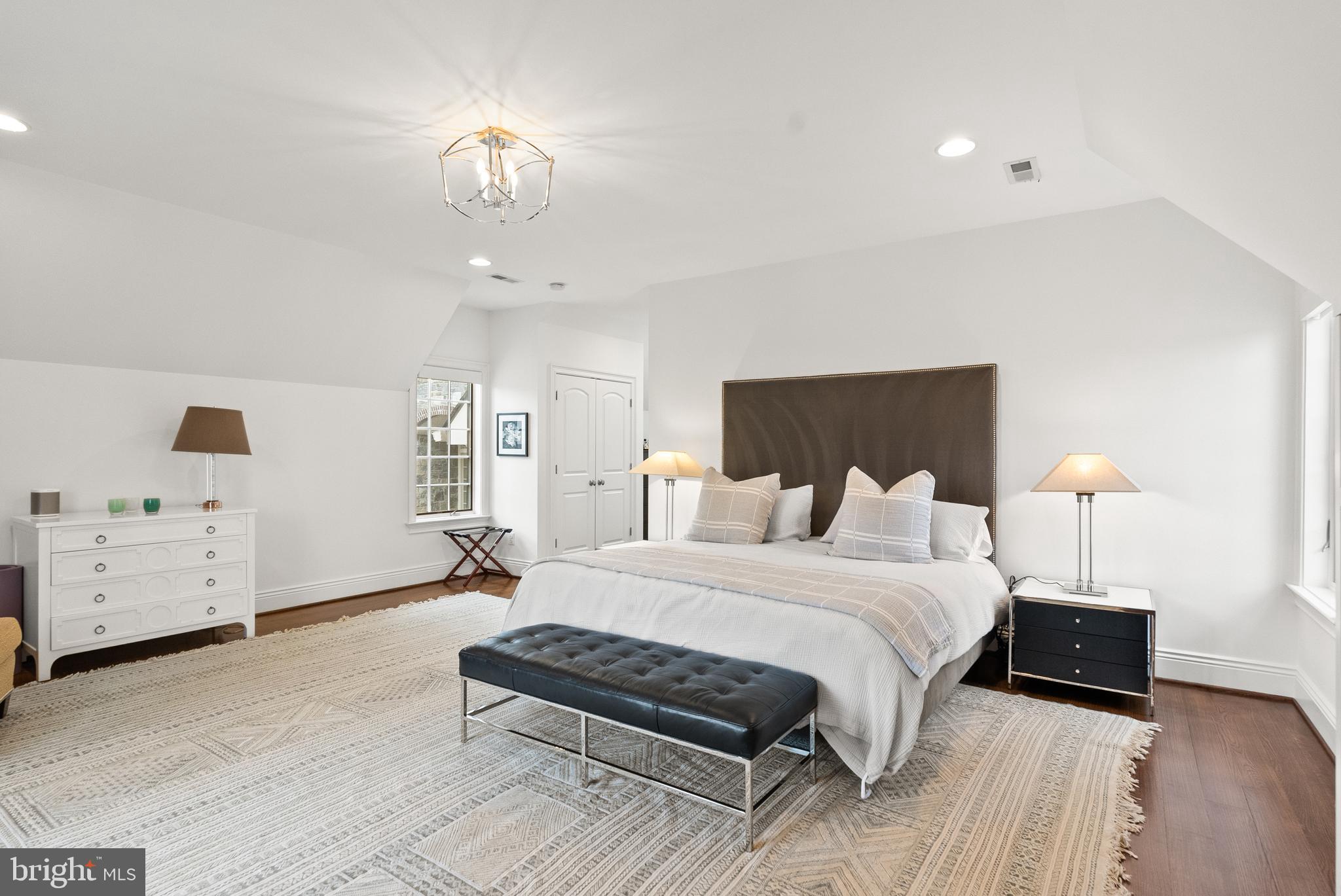 RIVER OAKS - Residential