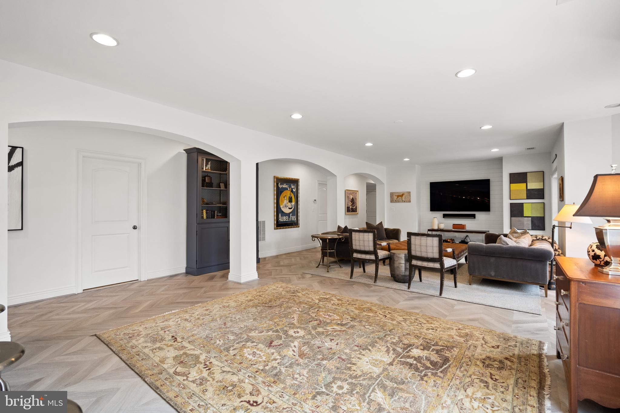 RIVER OAKS - Residential