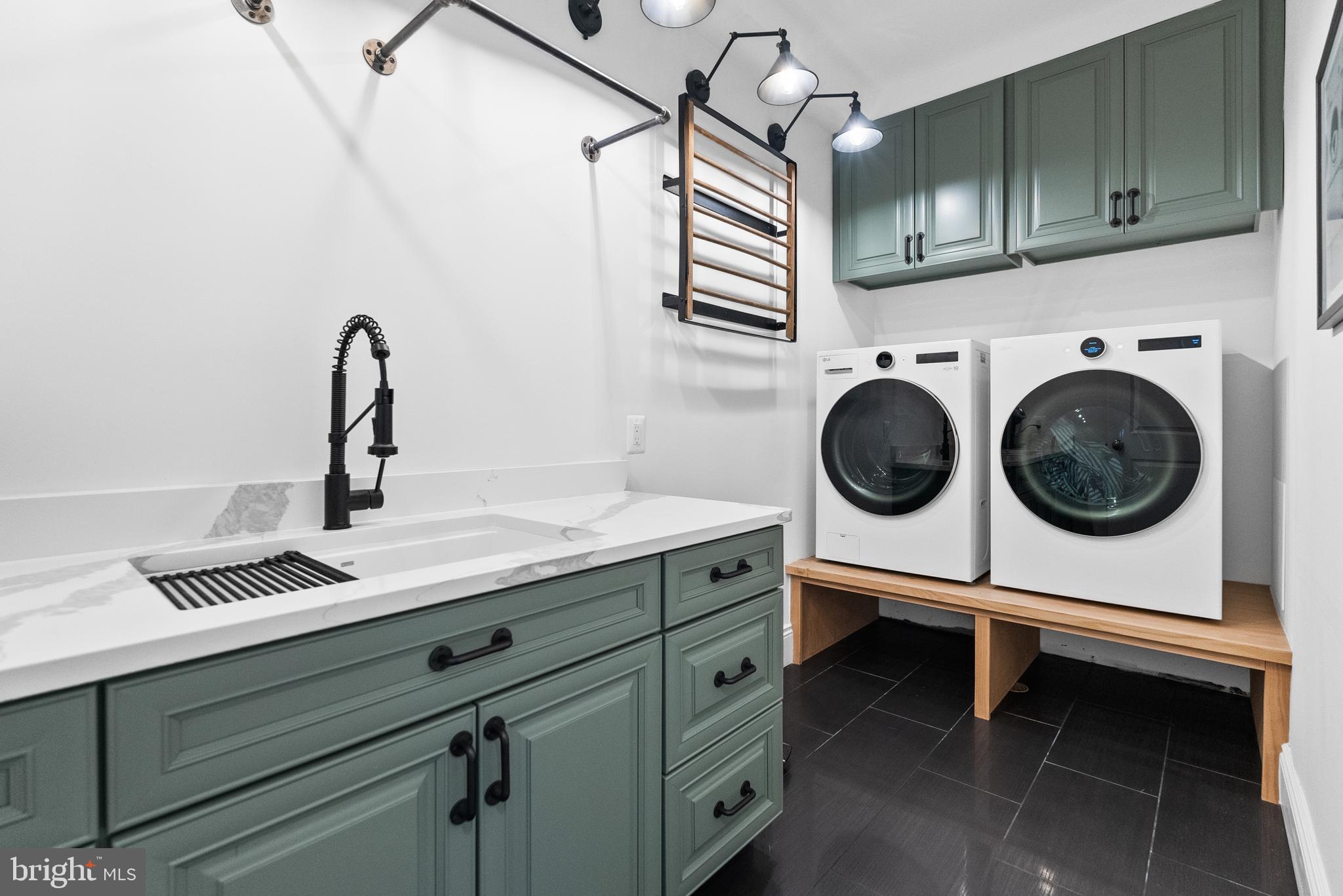 RIVER OAKS - Residential