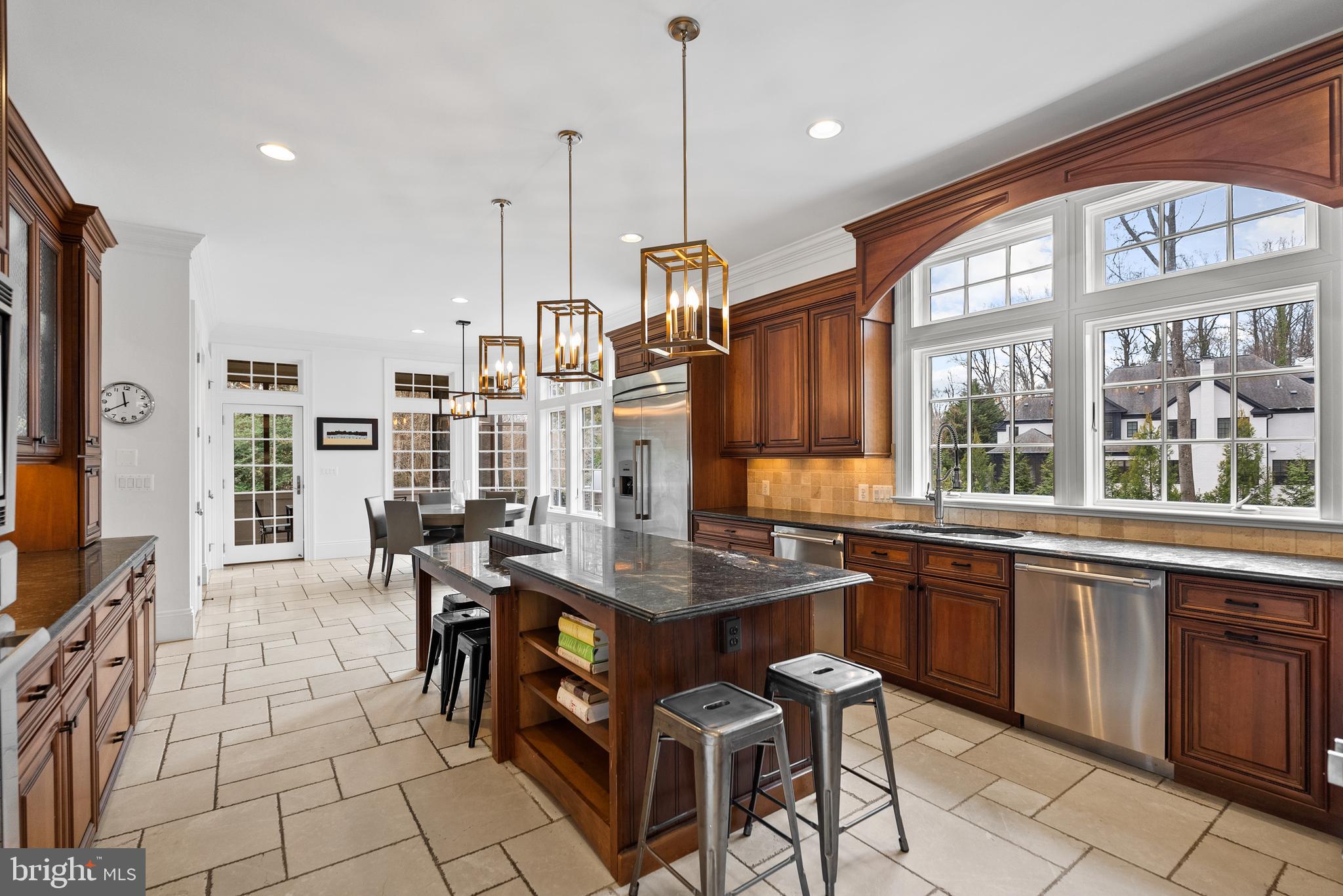 RIVER OAKS - Residential