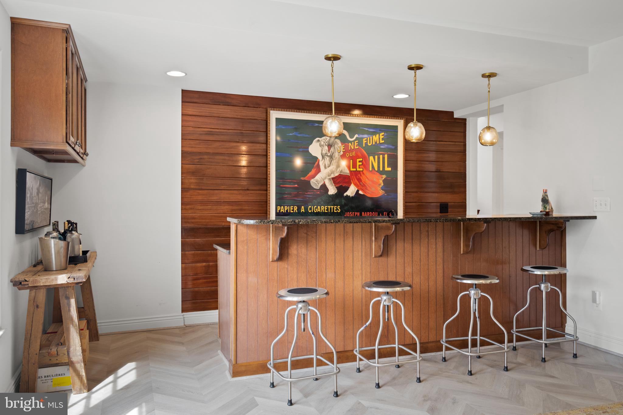 RIVER OAKS - Residential