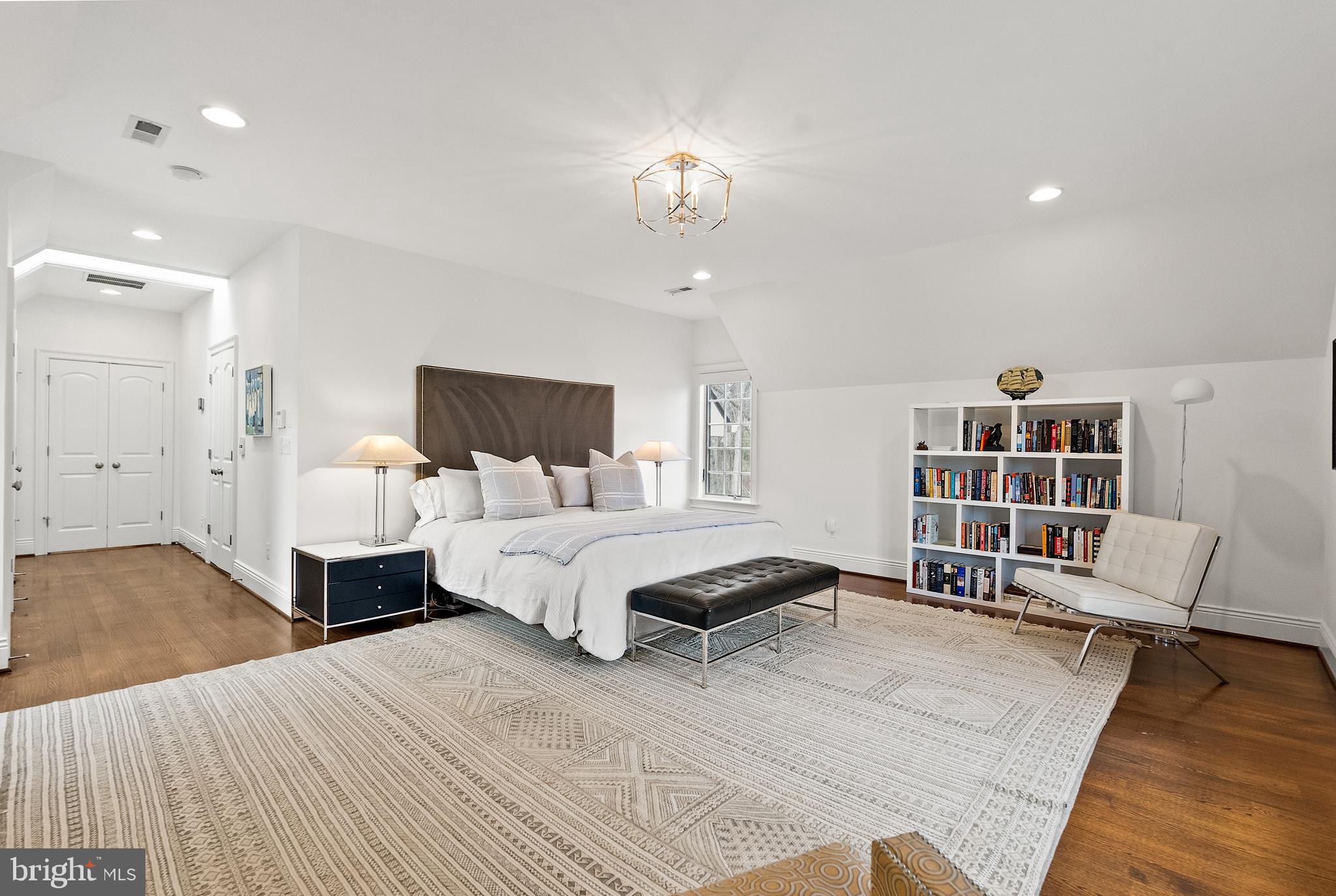 RIVER OAKS - Residential