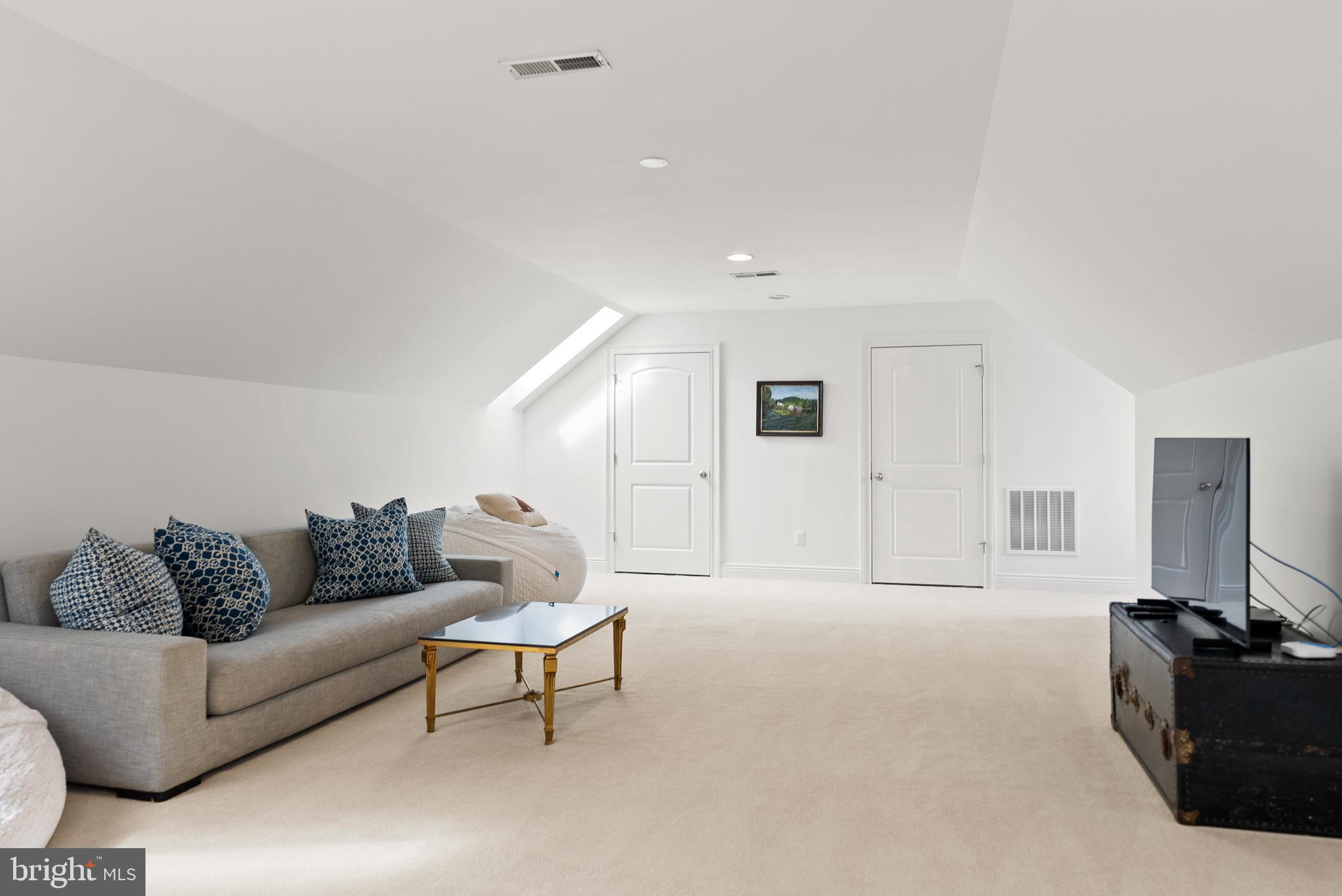 RIVER OAKS - Residential