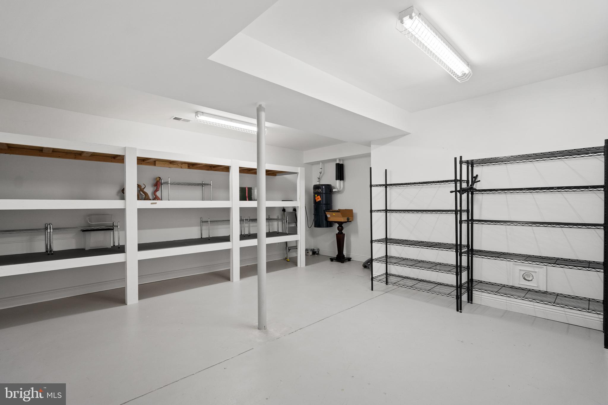 RIVER OAKS - Residential