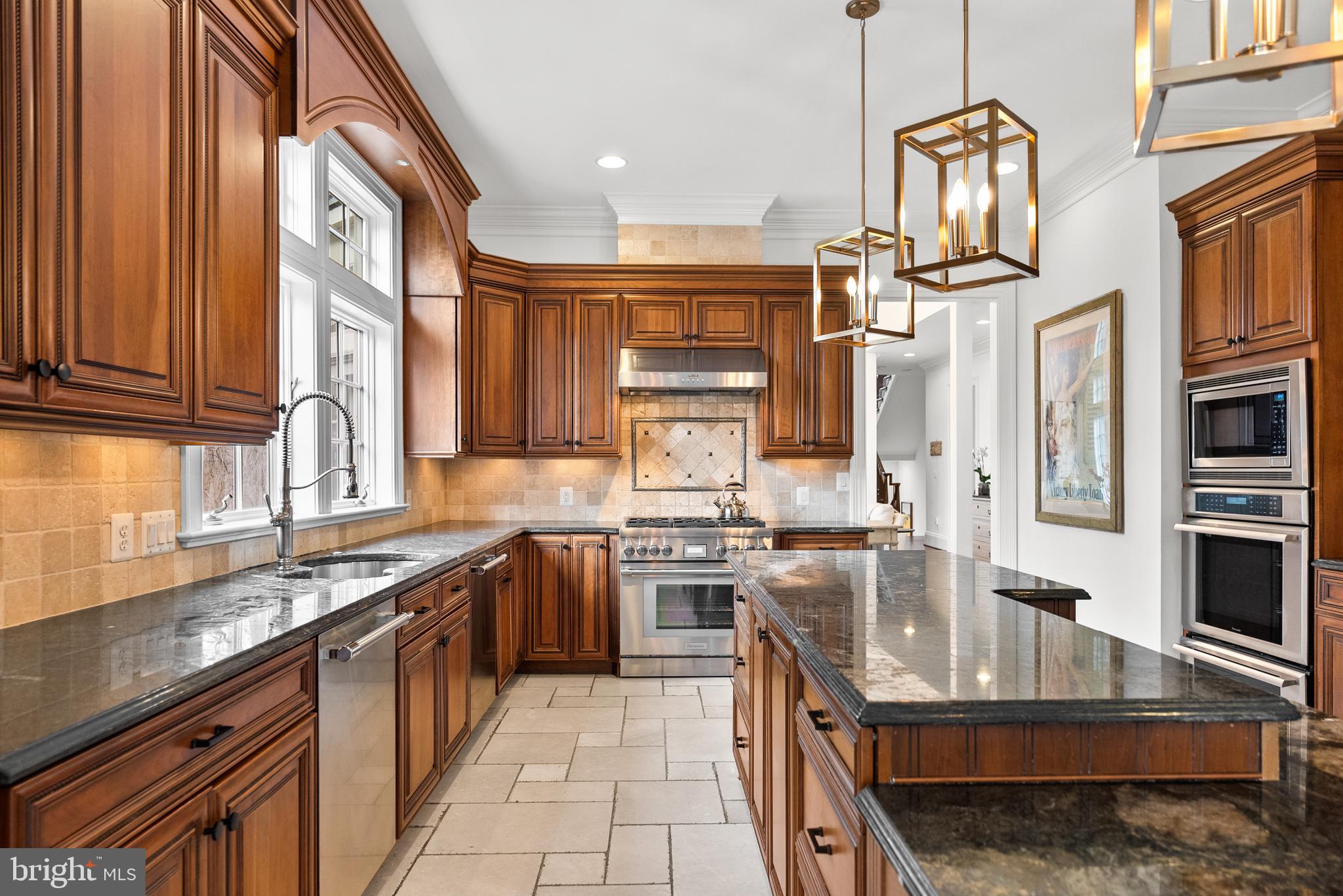 RIVER OAKS - Residential