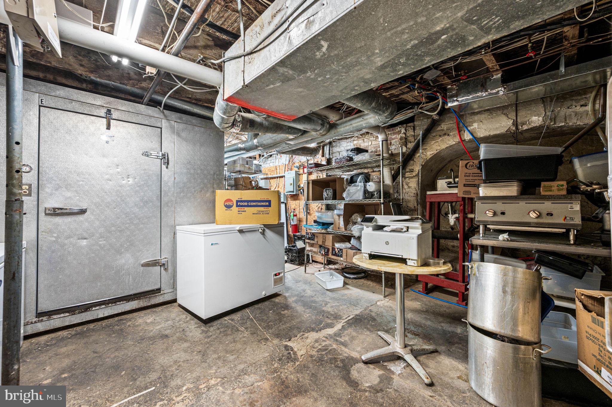 CENTER CITY - Commercial Sale