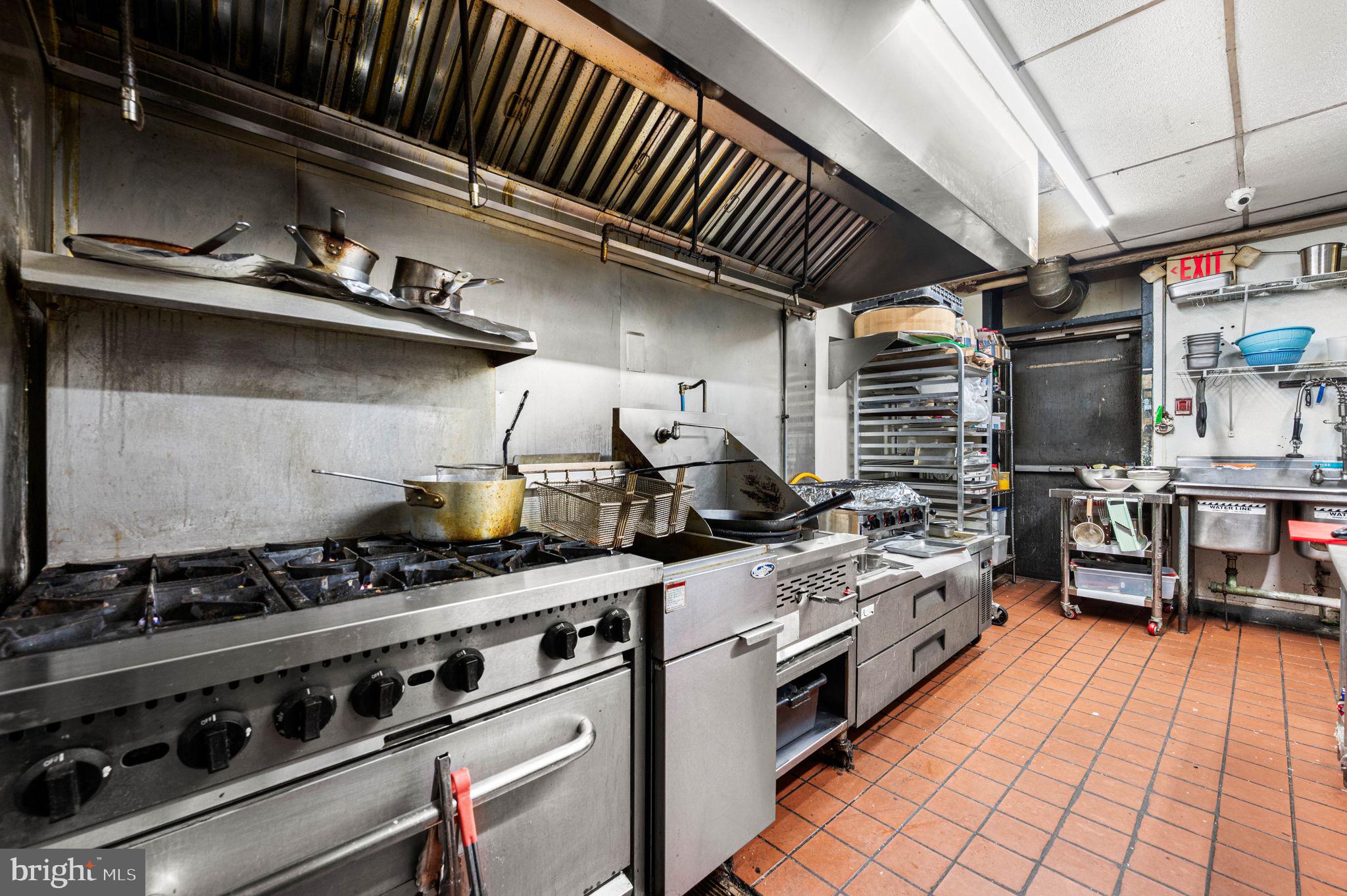 CENTER CITY - Commercial Sale