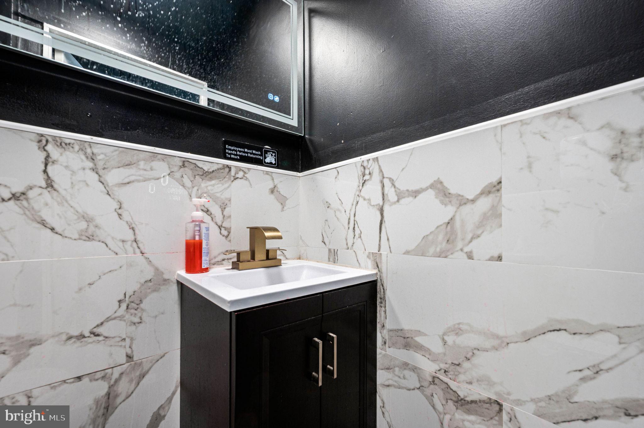 CENTER CITY - Commercial Sale