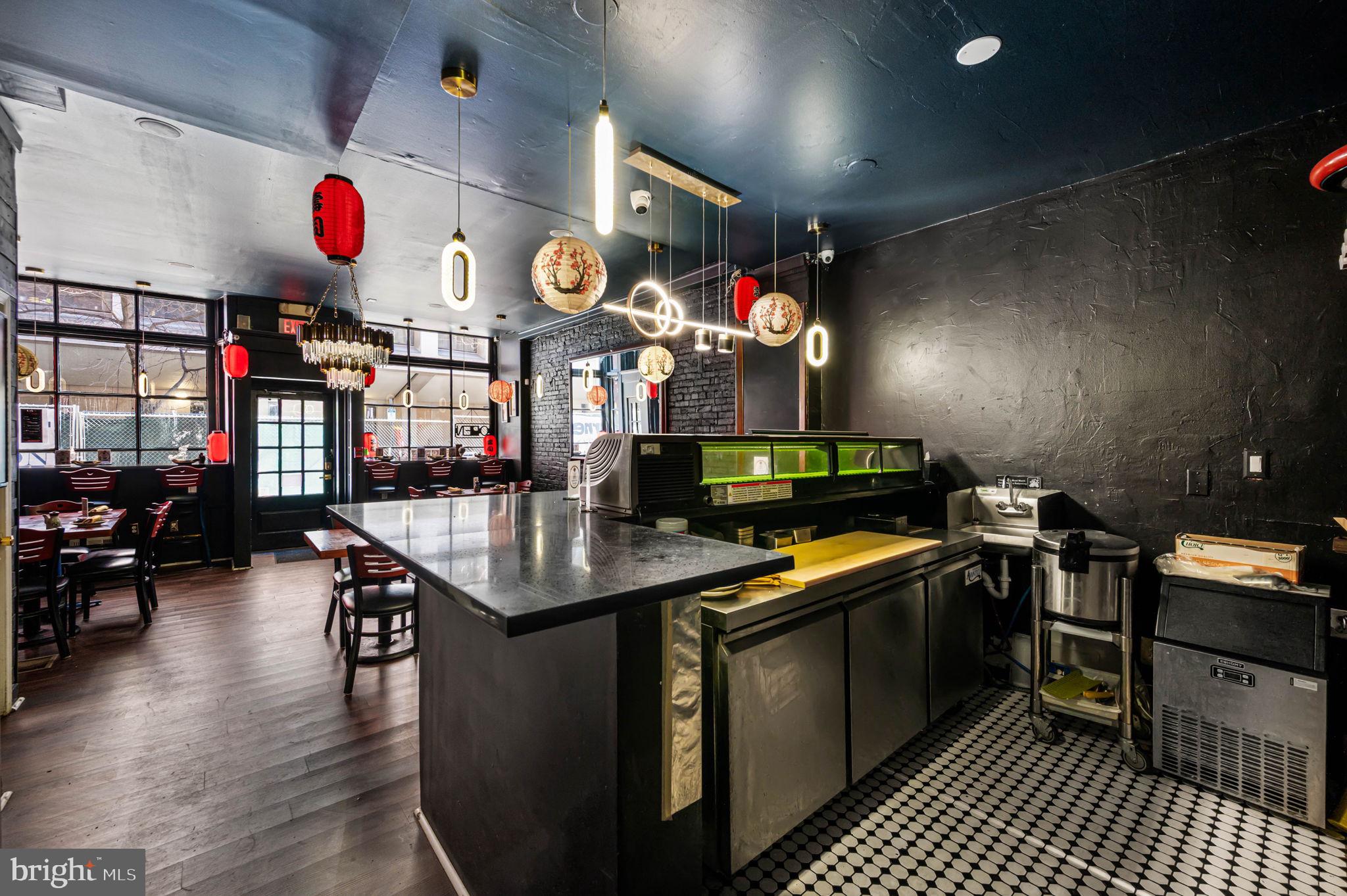 CENTER CITY - Commercial Sale