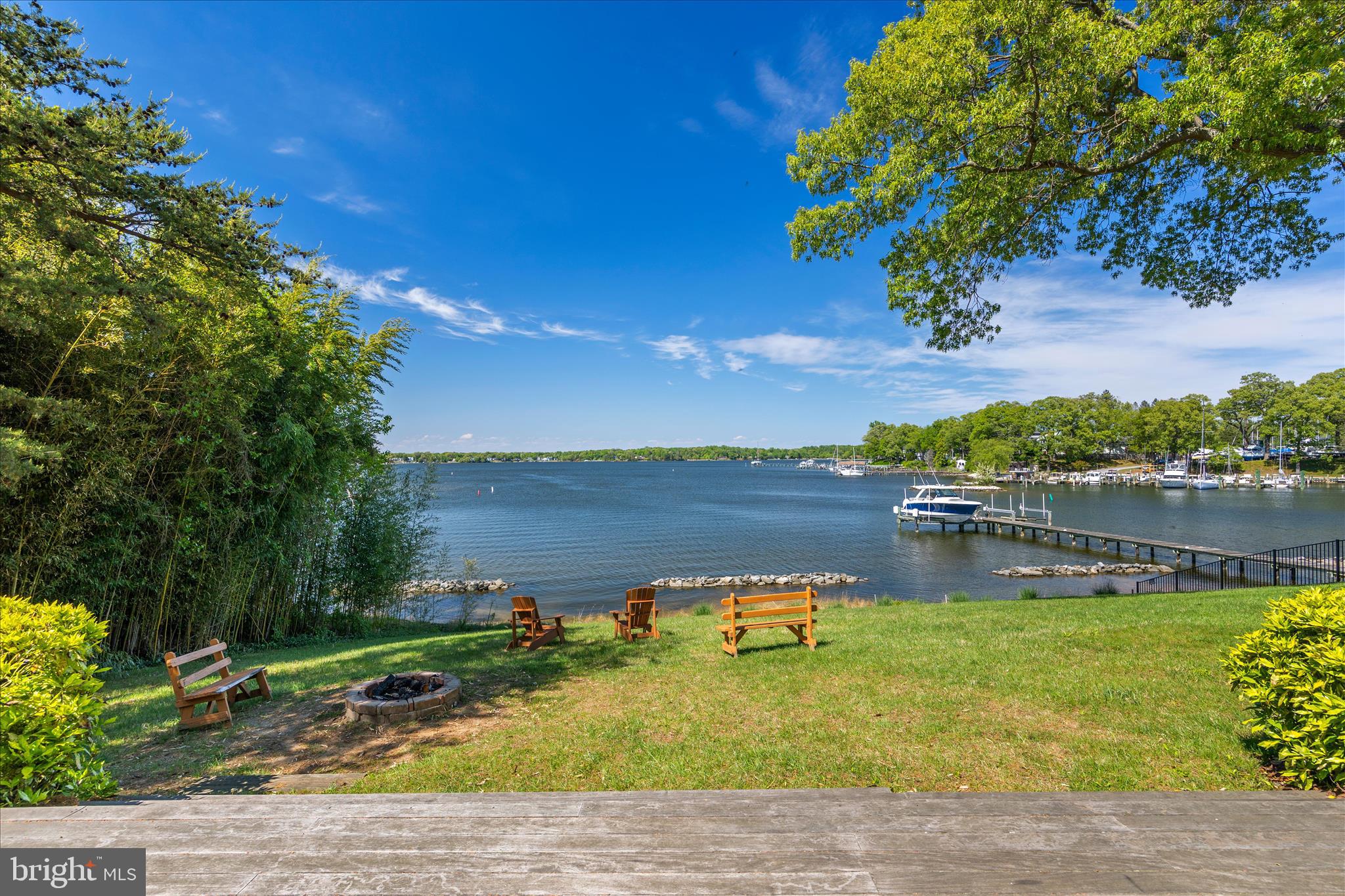 TWIN HARBORS - Residential