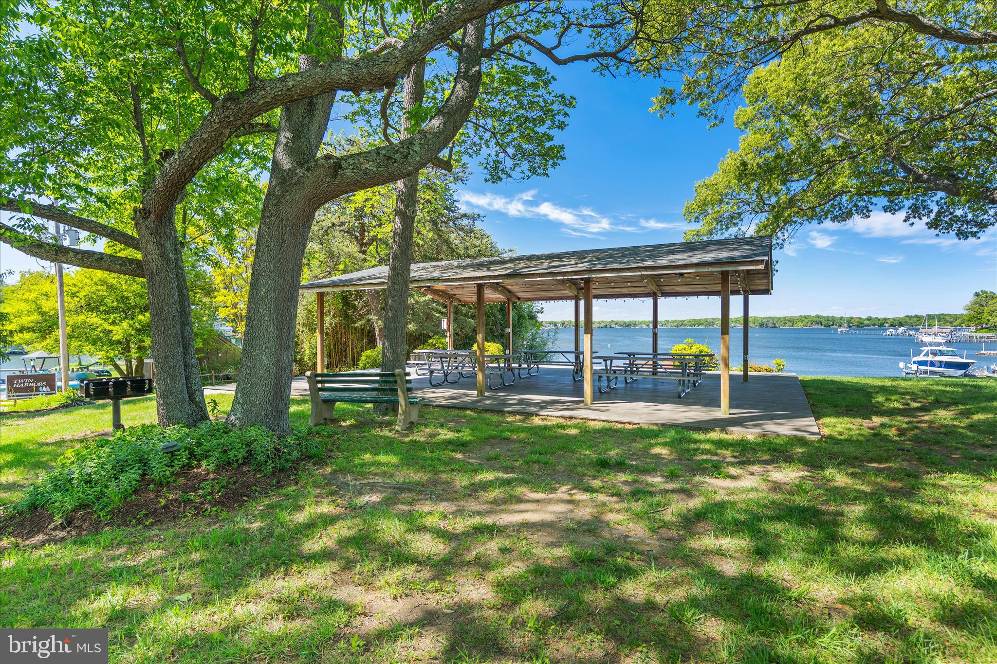 TWIN HARBORS - Residential