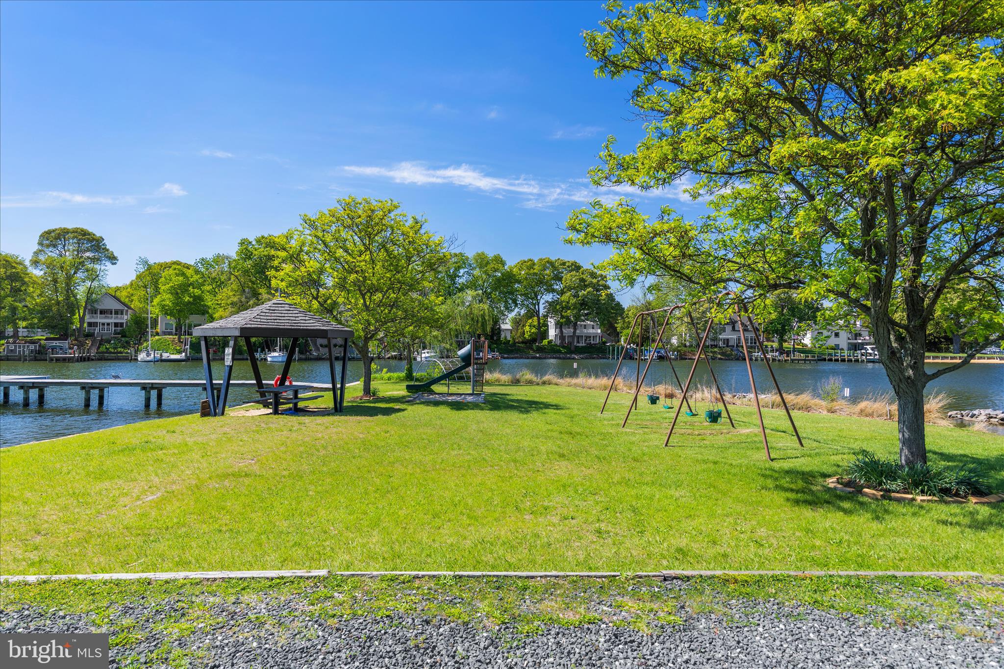 TWIN HARBORS - Residential