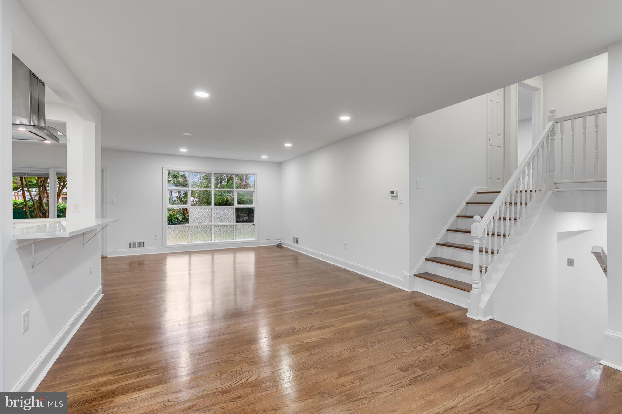 1402 MULLINS STREET