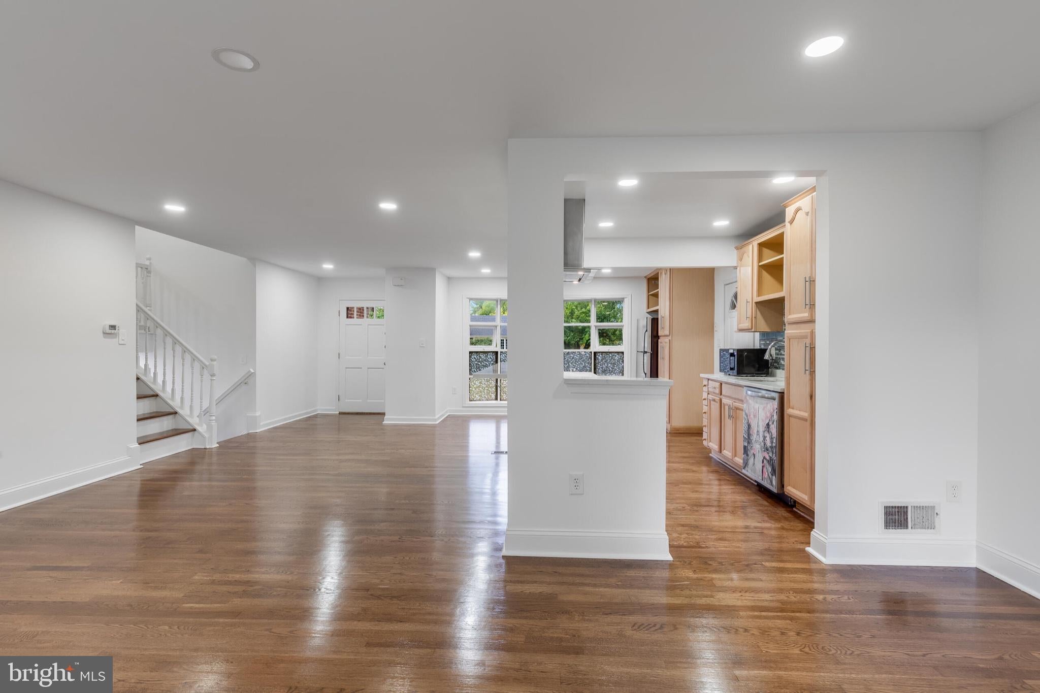 1402 MULLINS STREET