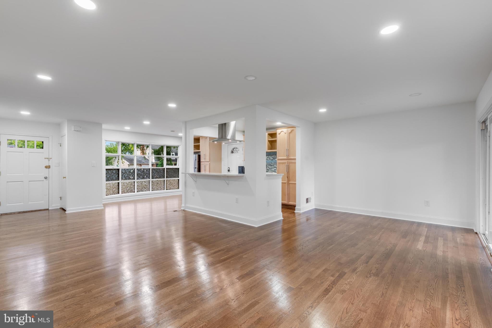 1402 MULLINS STREET