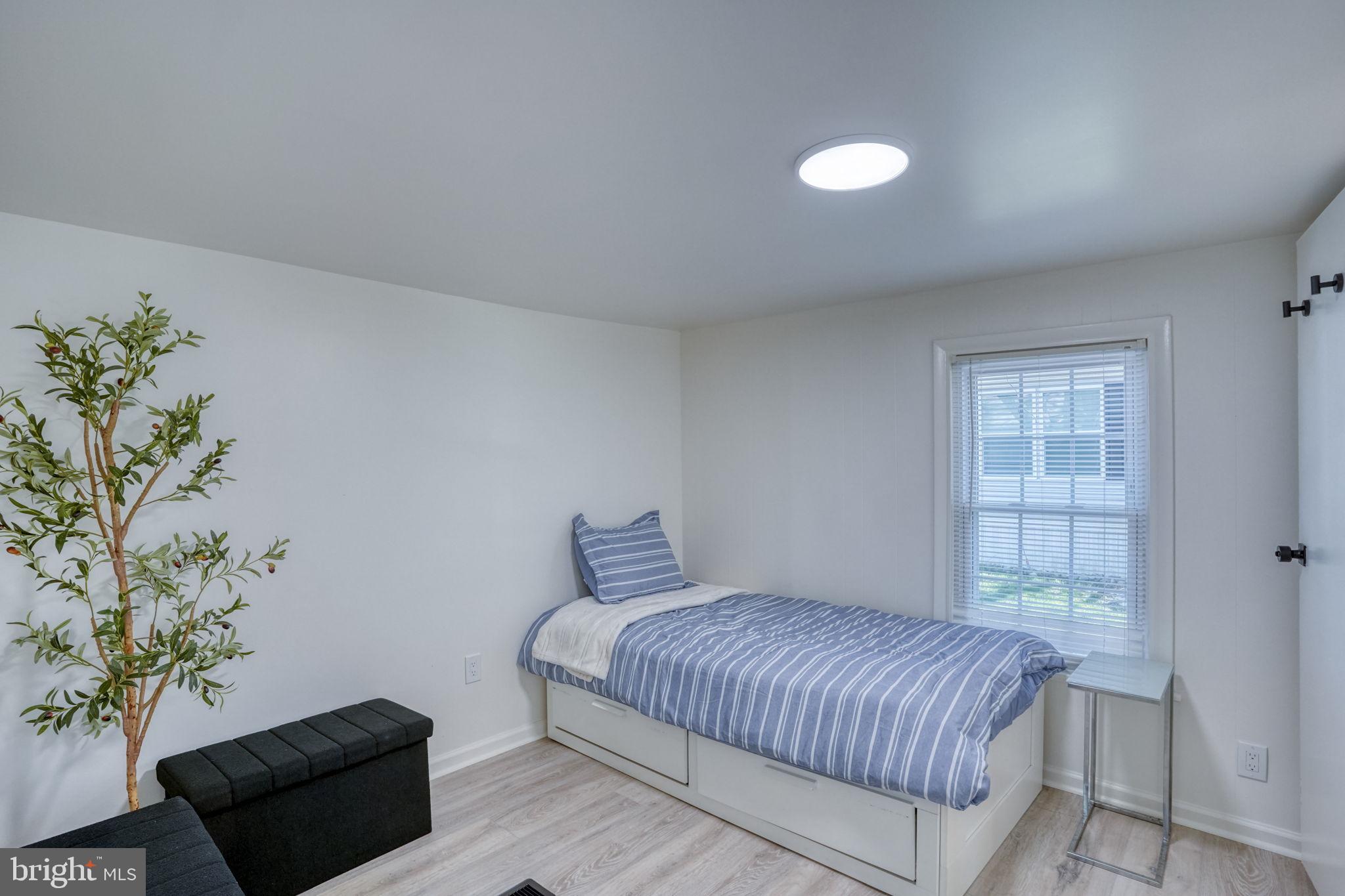 ANGOLA BEACH - Residential