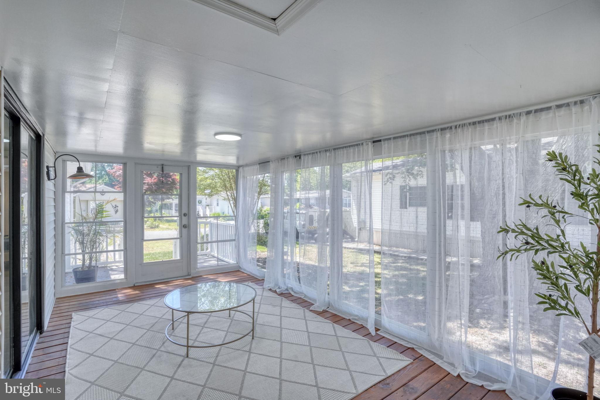 ANGOLA BEACH - Residential