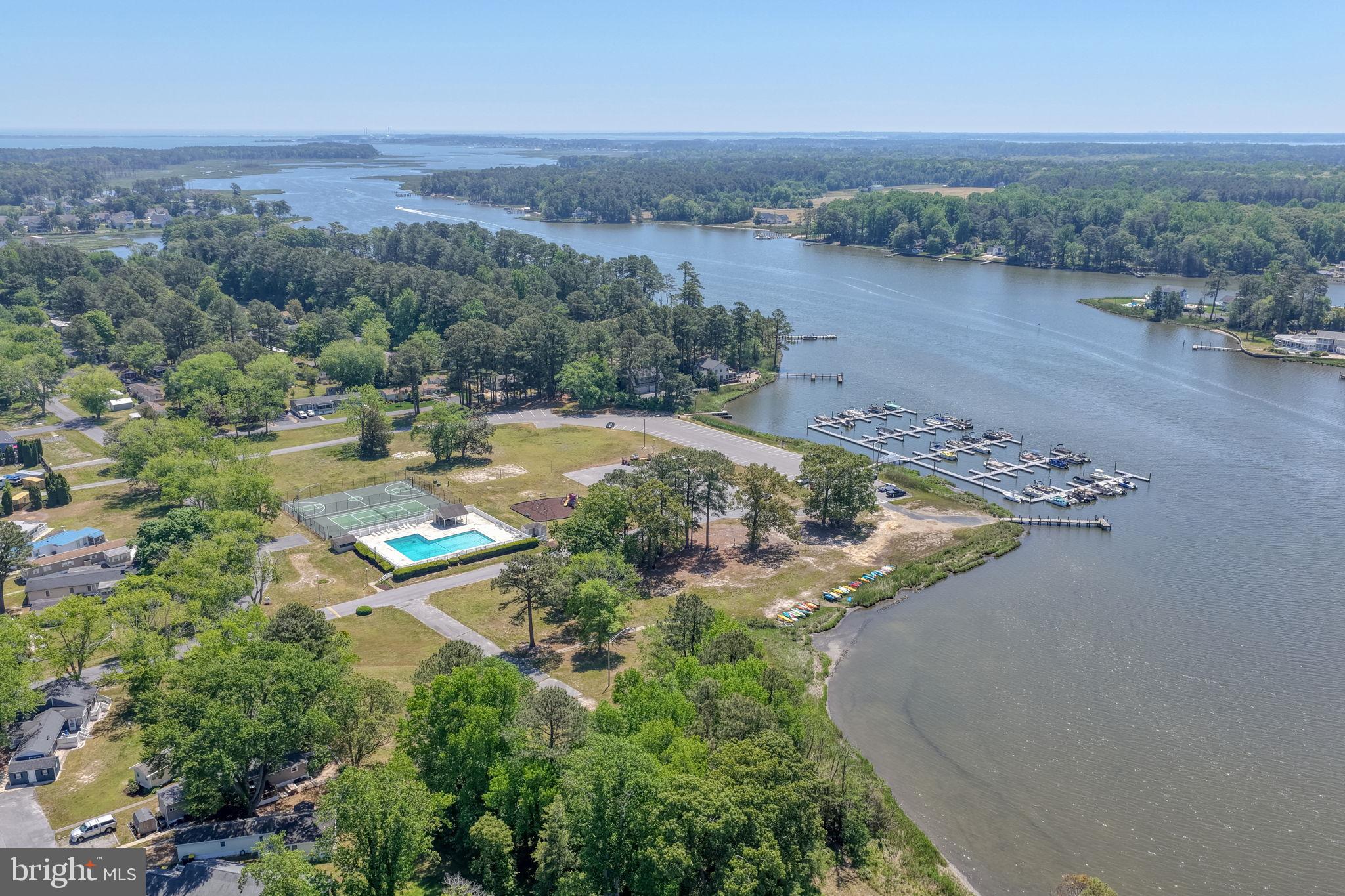 ANGOLA BEACH - Residential