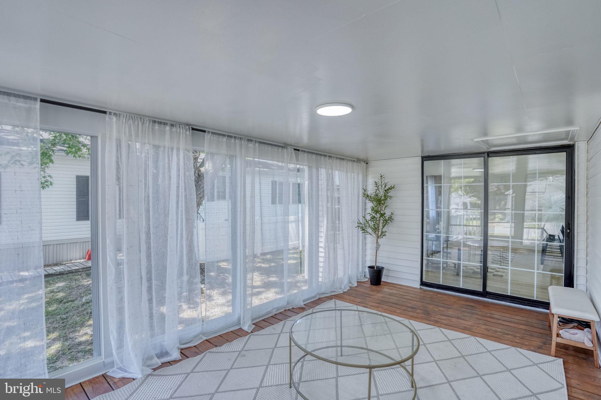ANGOLA BEACH - Residential