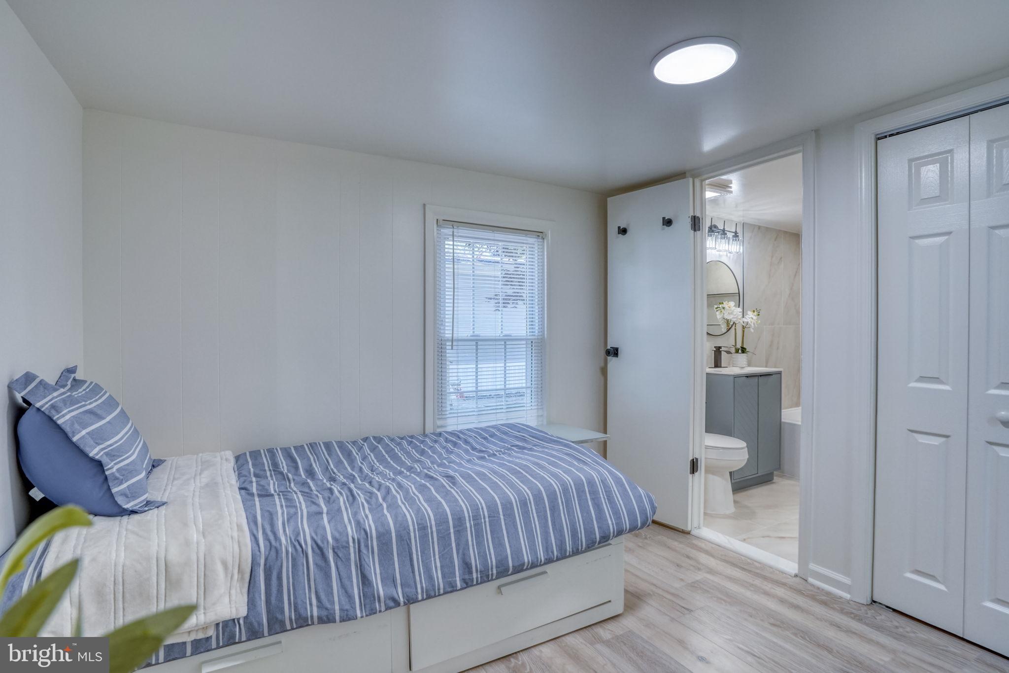 ANGOLA BEACH - Residential