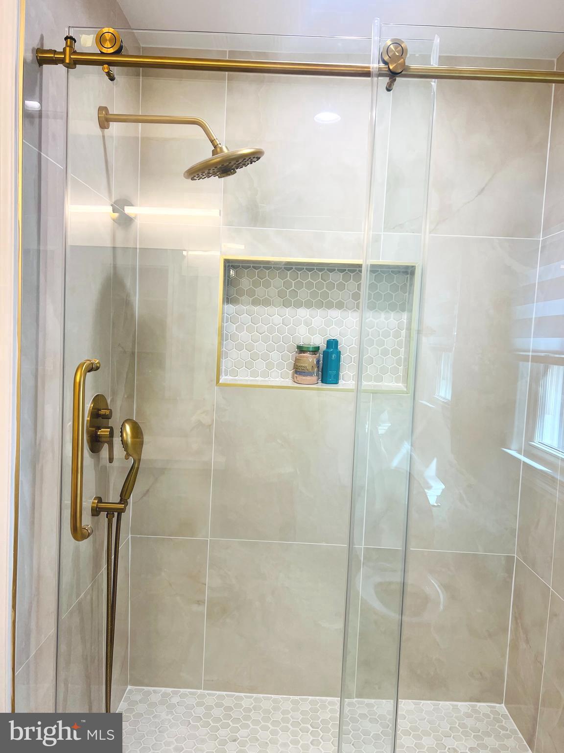 WOODSIDE - Residential