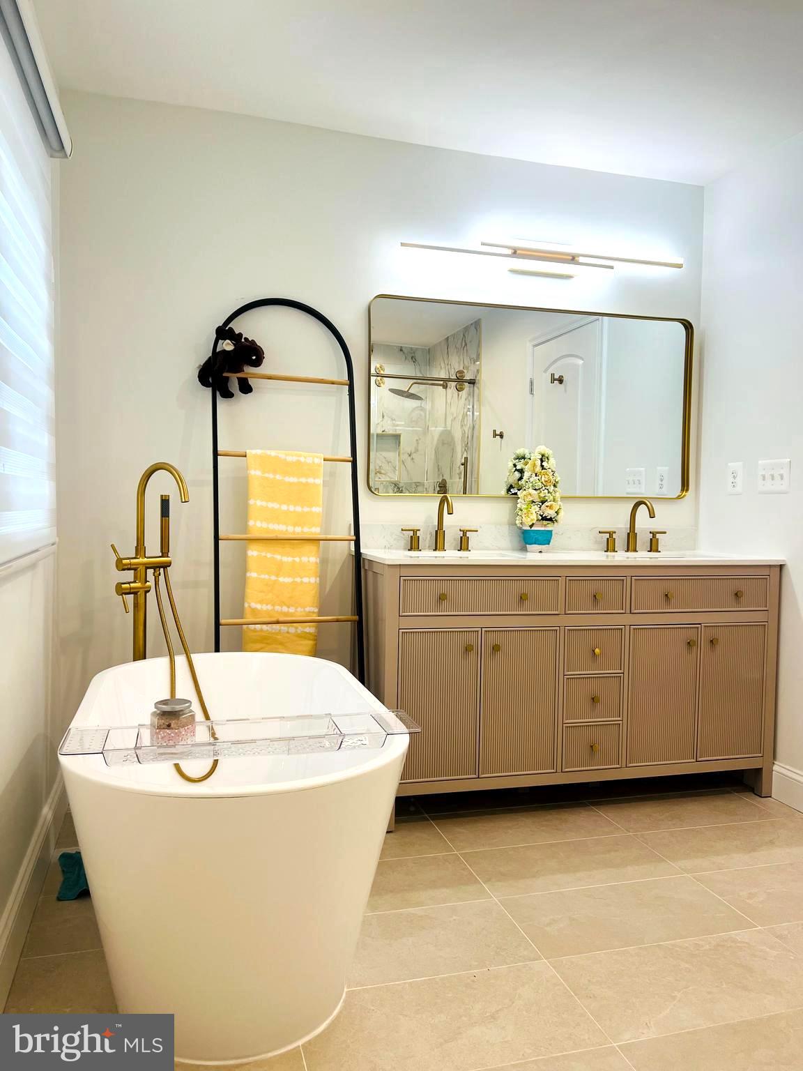 WOODSIDE - Residential