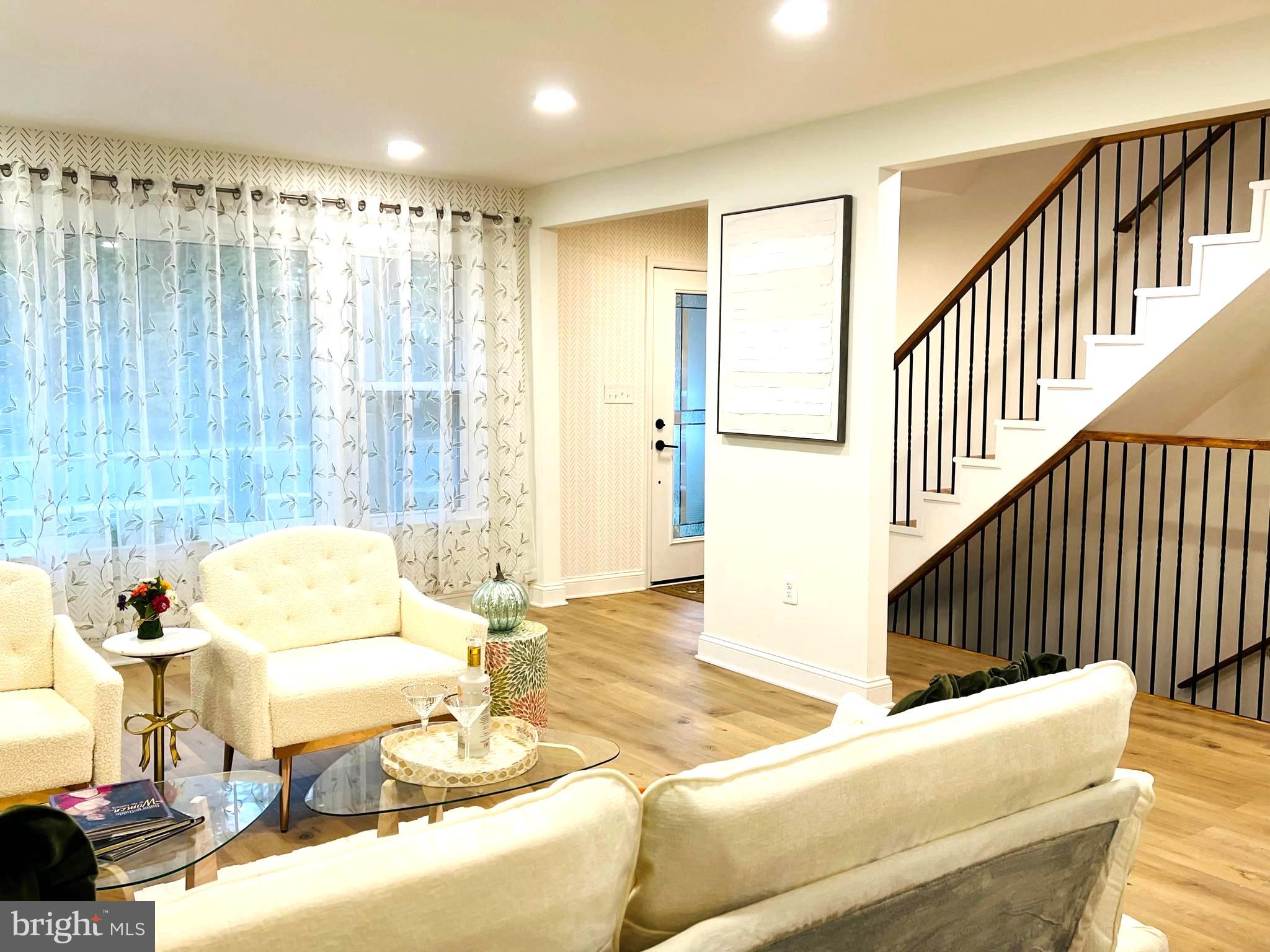 WOODSIDE - Residential