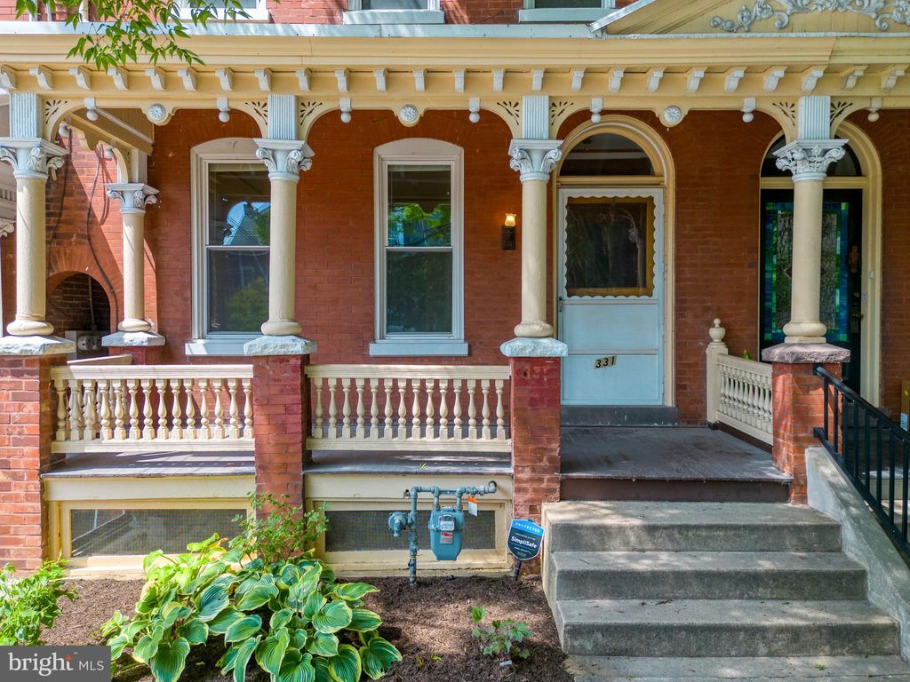 Photo of 331 W LEMON ST, LANCASTER, PA 17603 (MLS # PALA2038092)