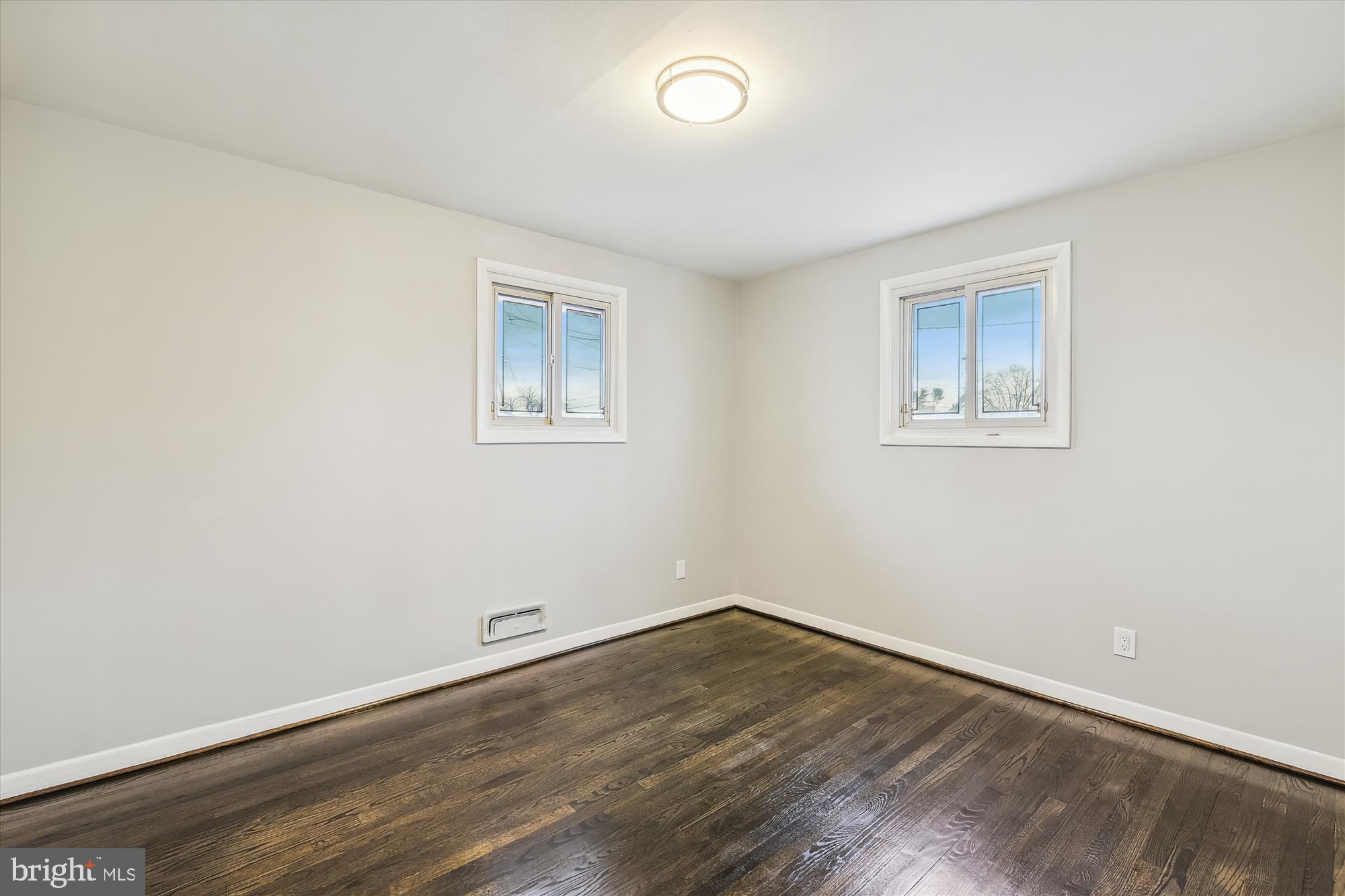 WINDSOR FARMS - Residential