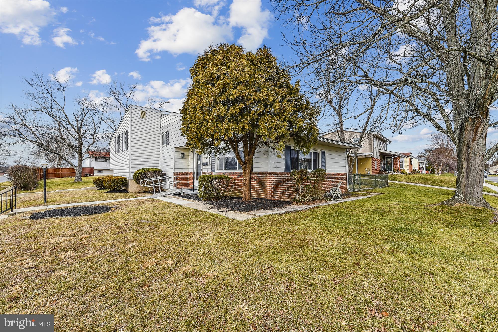 WINDSOR FARMS - Residential