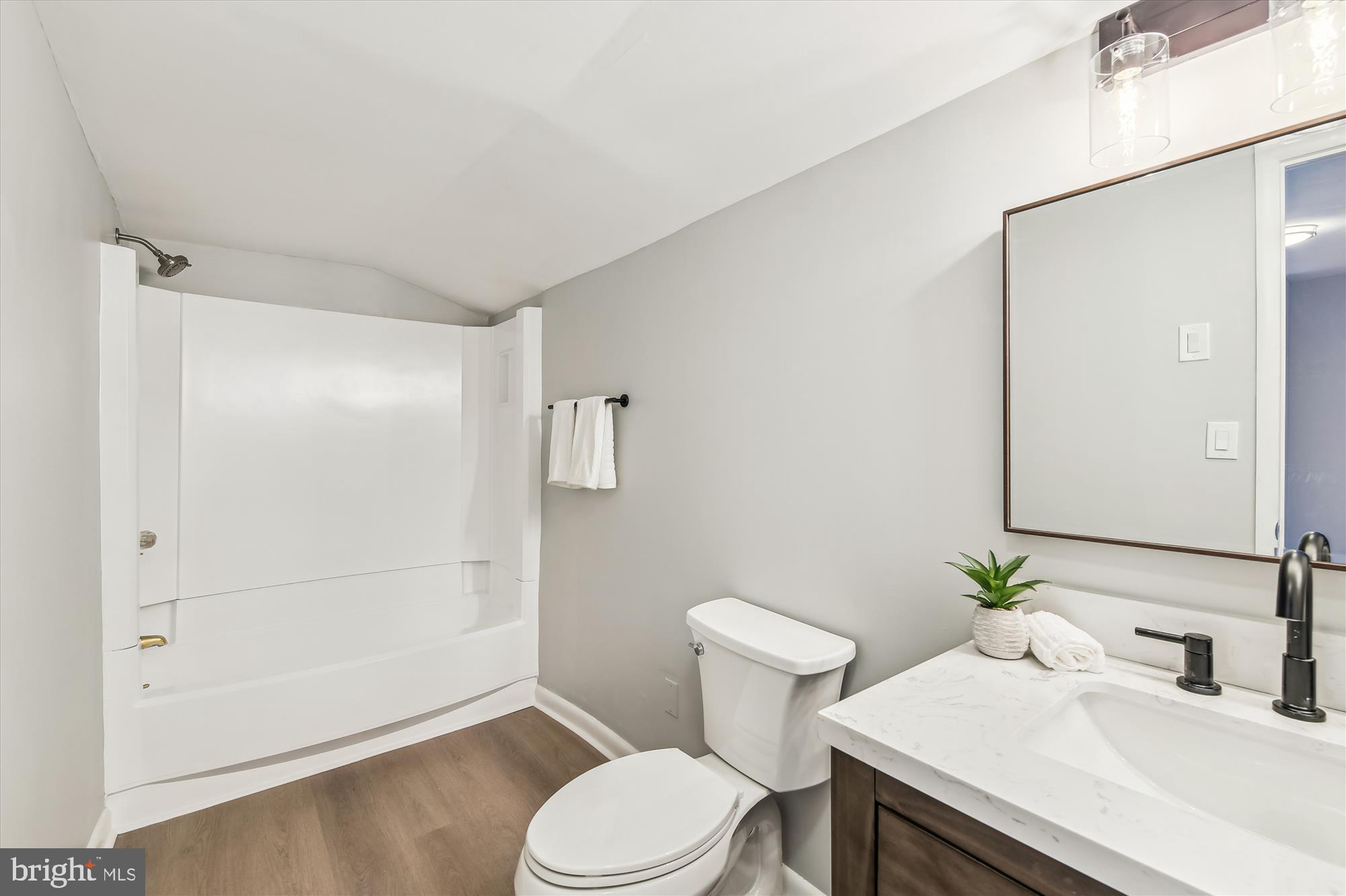 WINDSOR FARMS - Residential