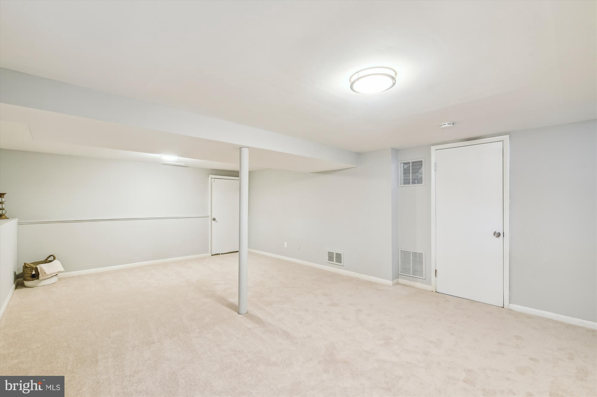 WINDSOR FARMS - Residential