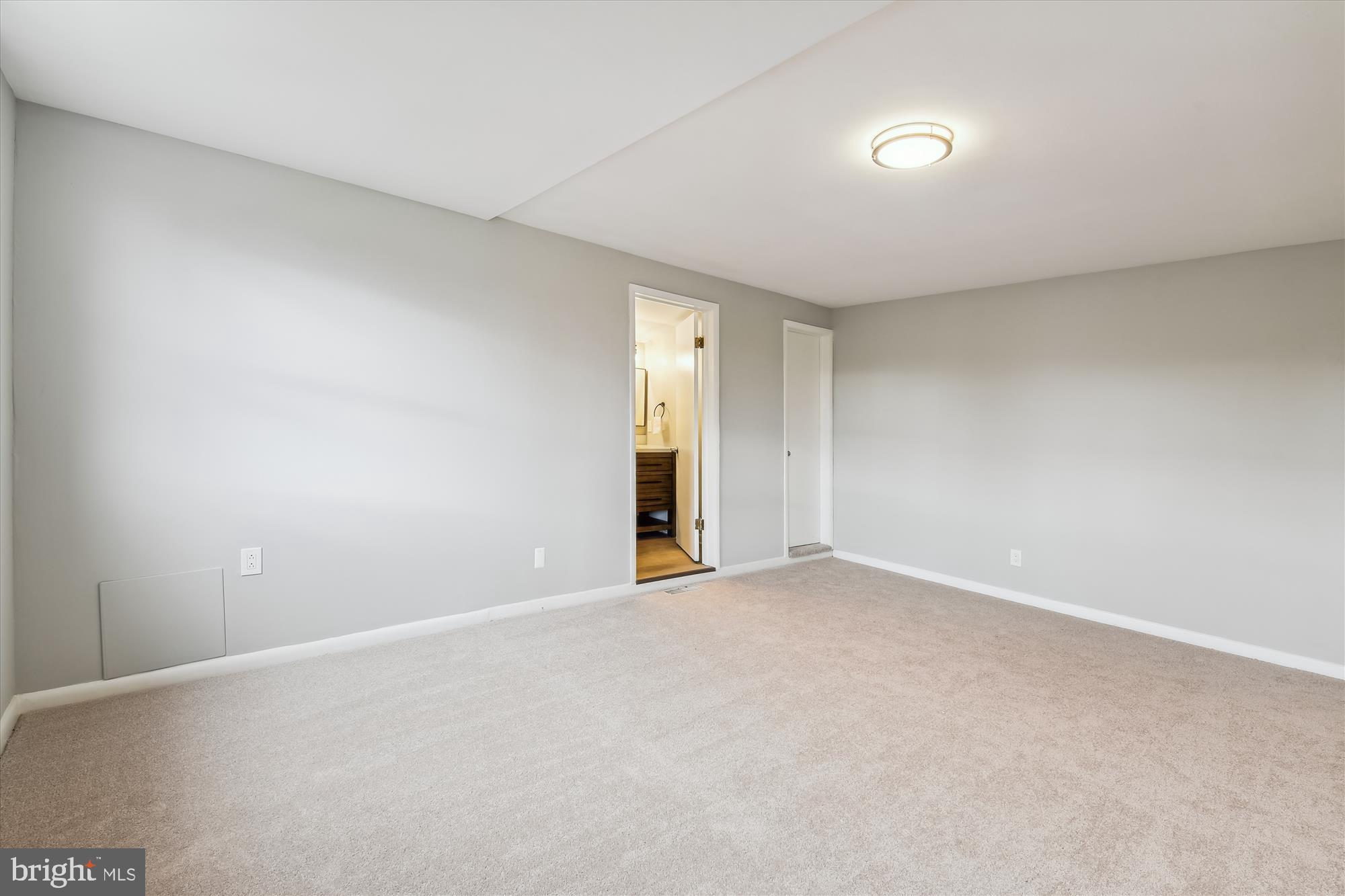 WINDSOR FARMS - Residential