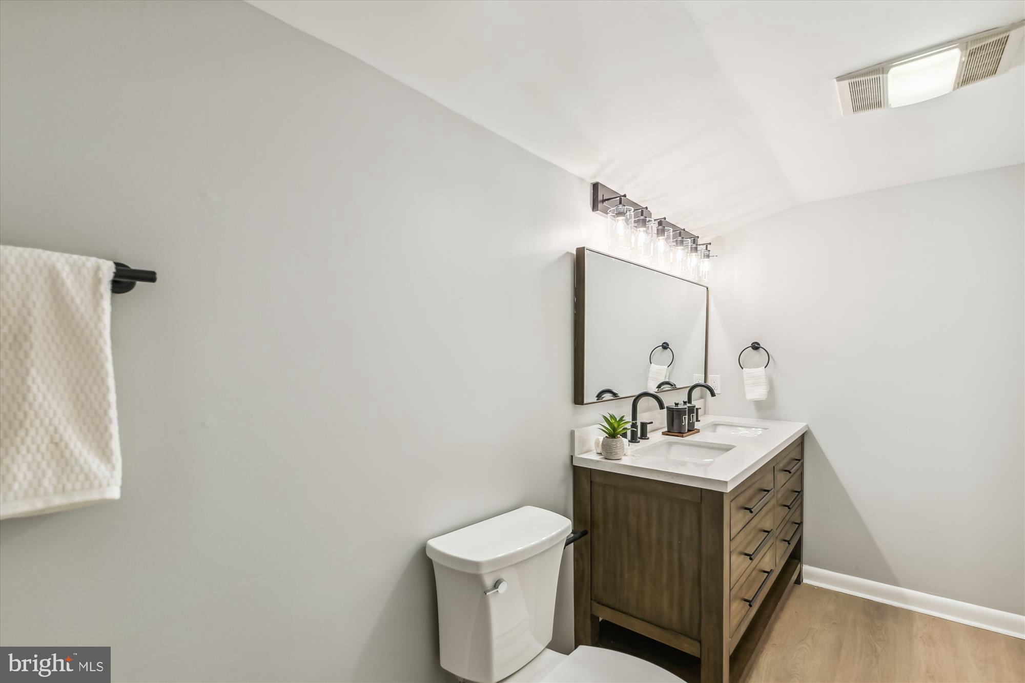 WINDSOR FARMS - Residential