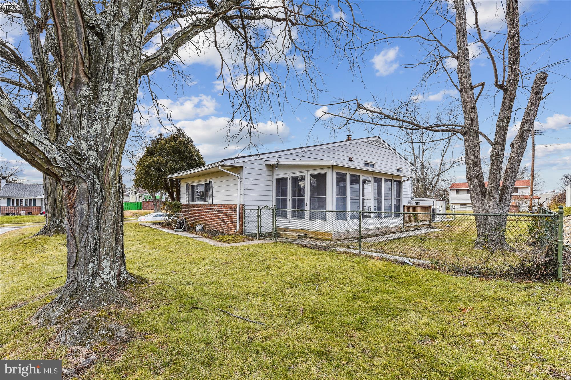 WINDSOR FARMS - Residential