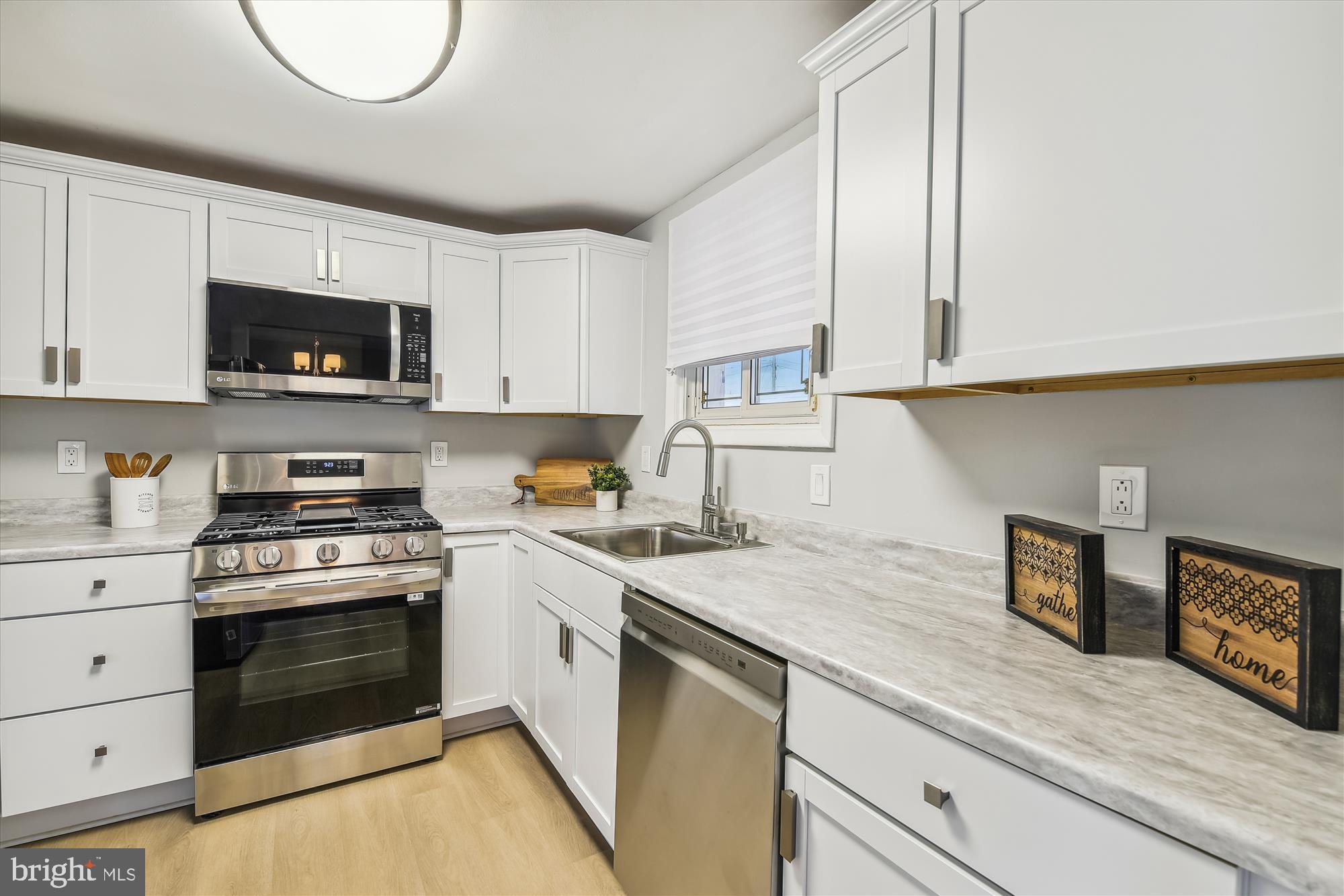 WINDSOR FARMS - Residential