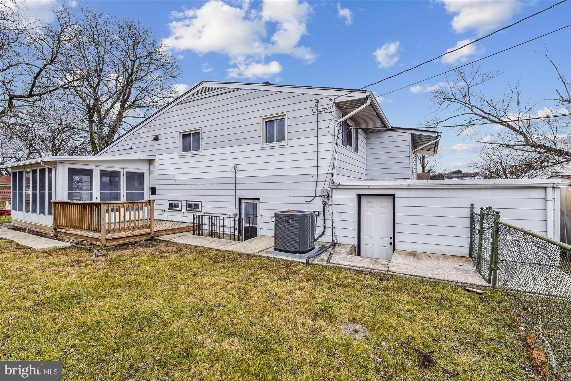 WINDSOR FARMS - Residential