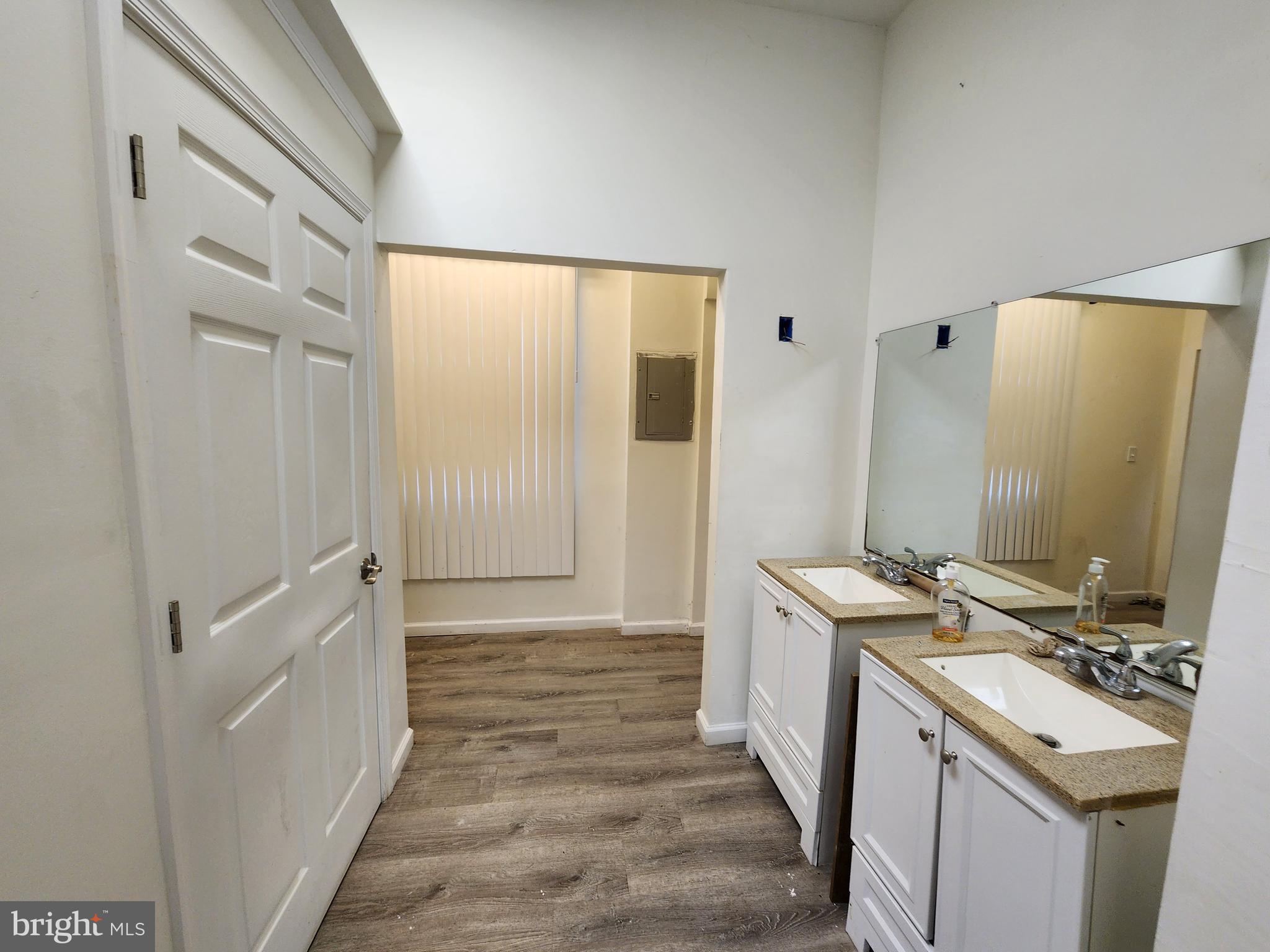 SANDTOWN-WINCHESTER - Commercial Sale