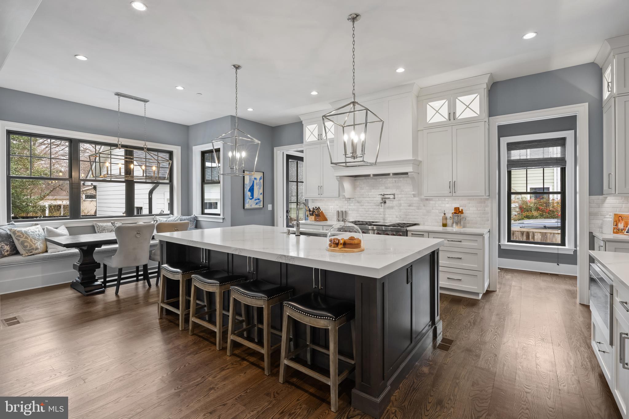 ENGLISH VILLAGE - Residential