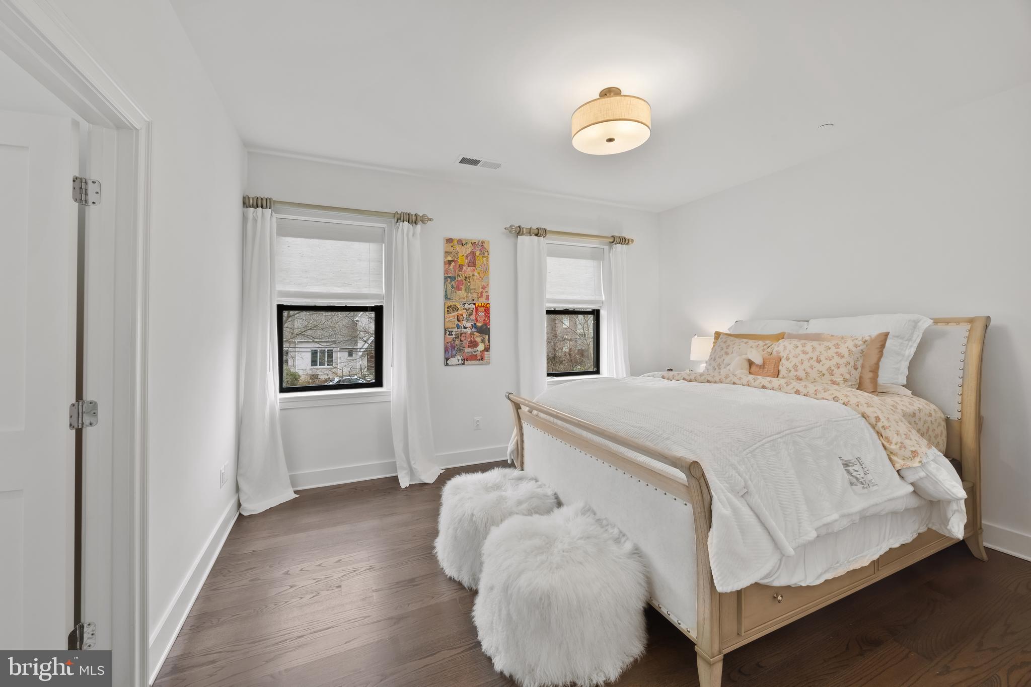 ENGLISH VILLAGE - Residential