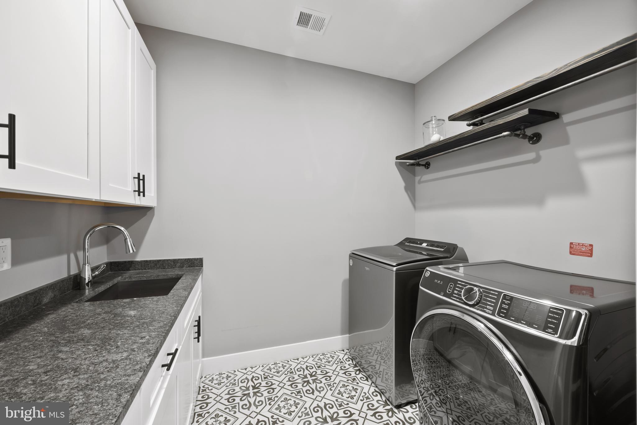 ENGLISH VILLAGE - Residential