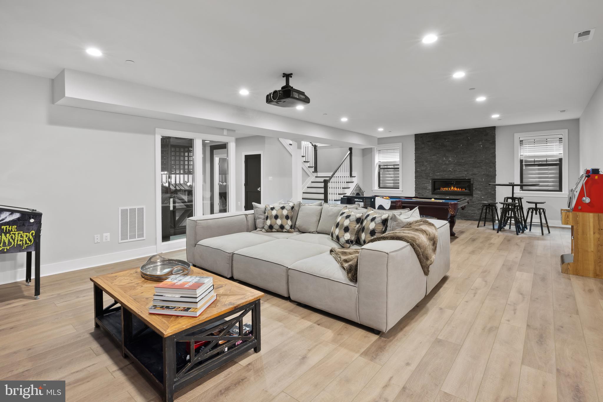 ENGLISH VILLAGE - Residential