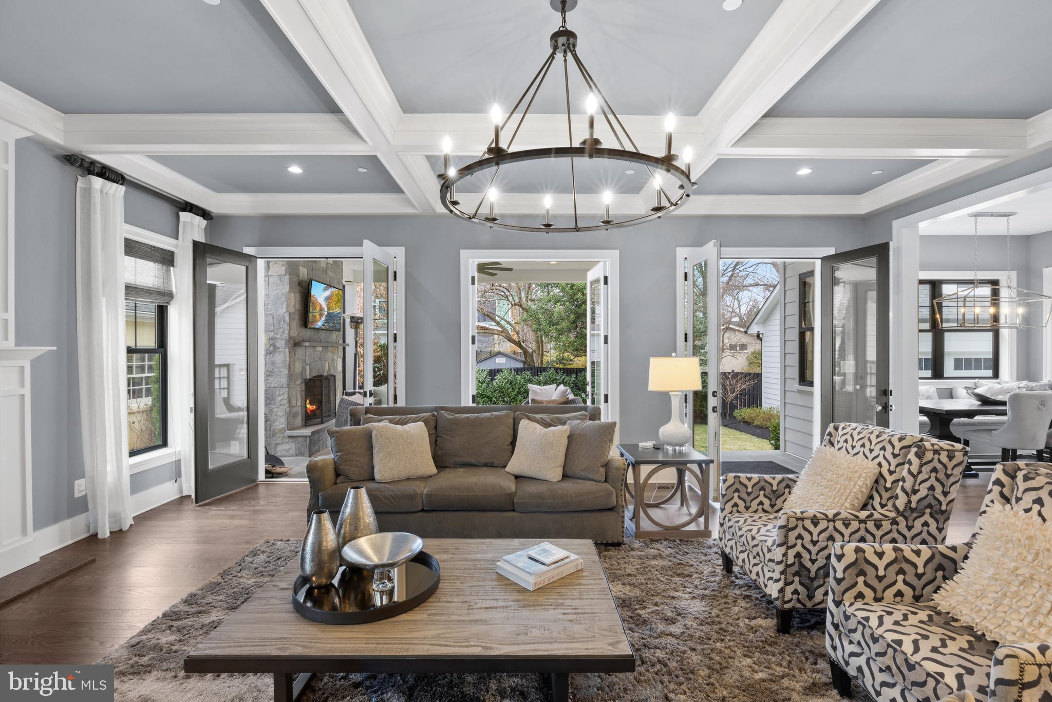 ENGLISH VILLAGE - Residential