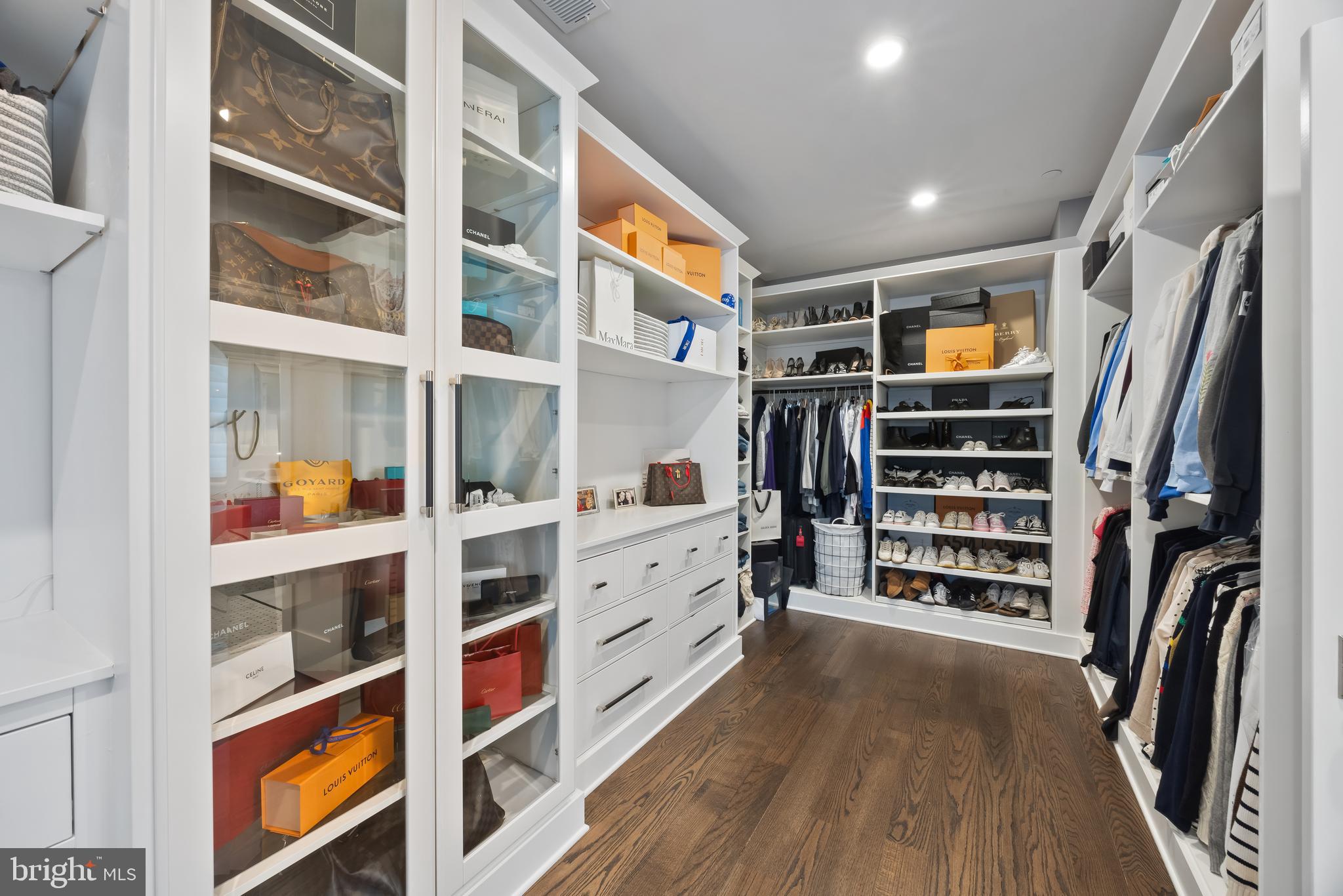 ENGLISH VILLAGE - Residential