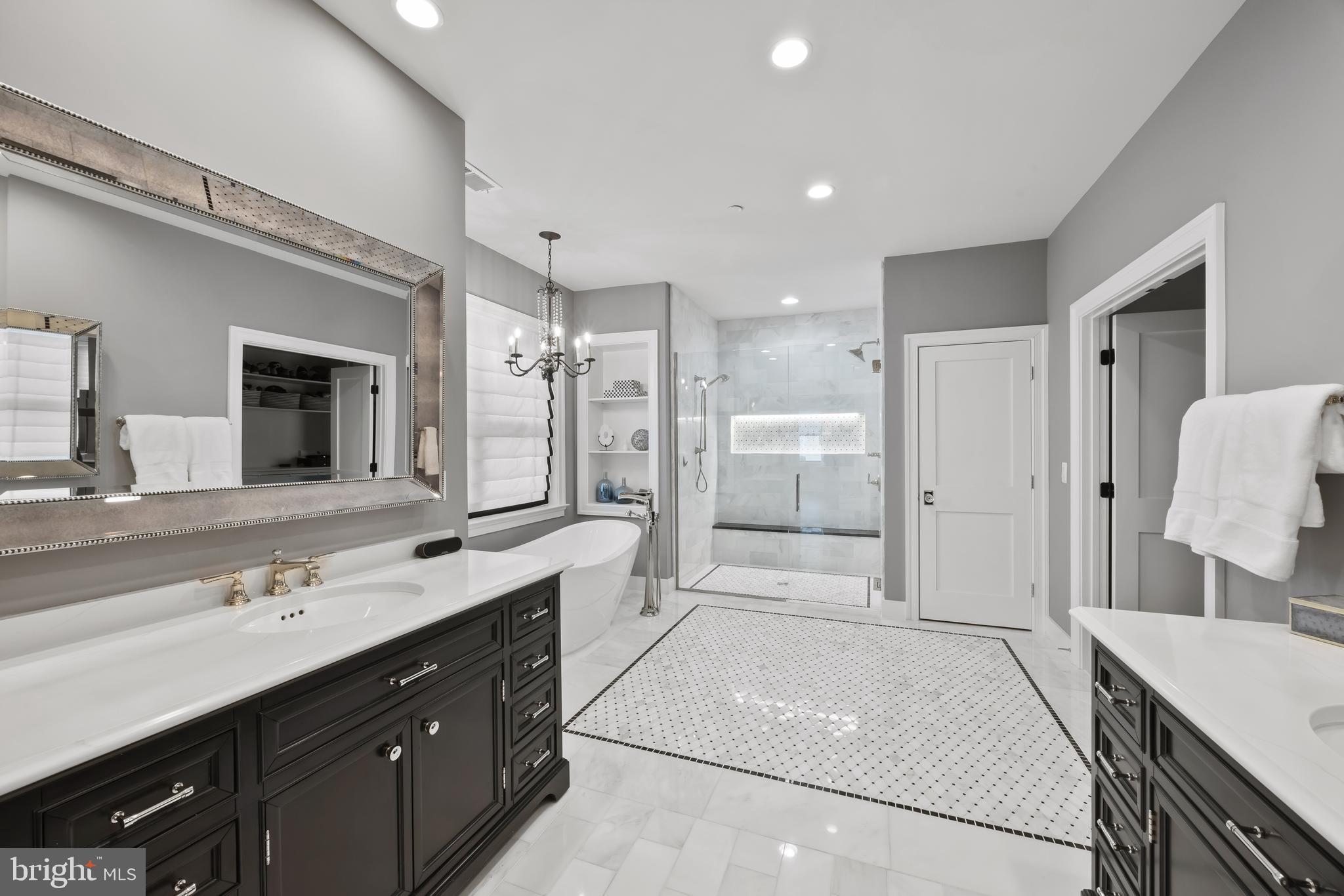 ENGLISH VILLAGE - Residential