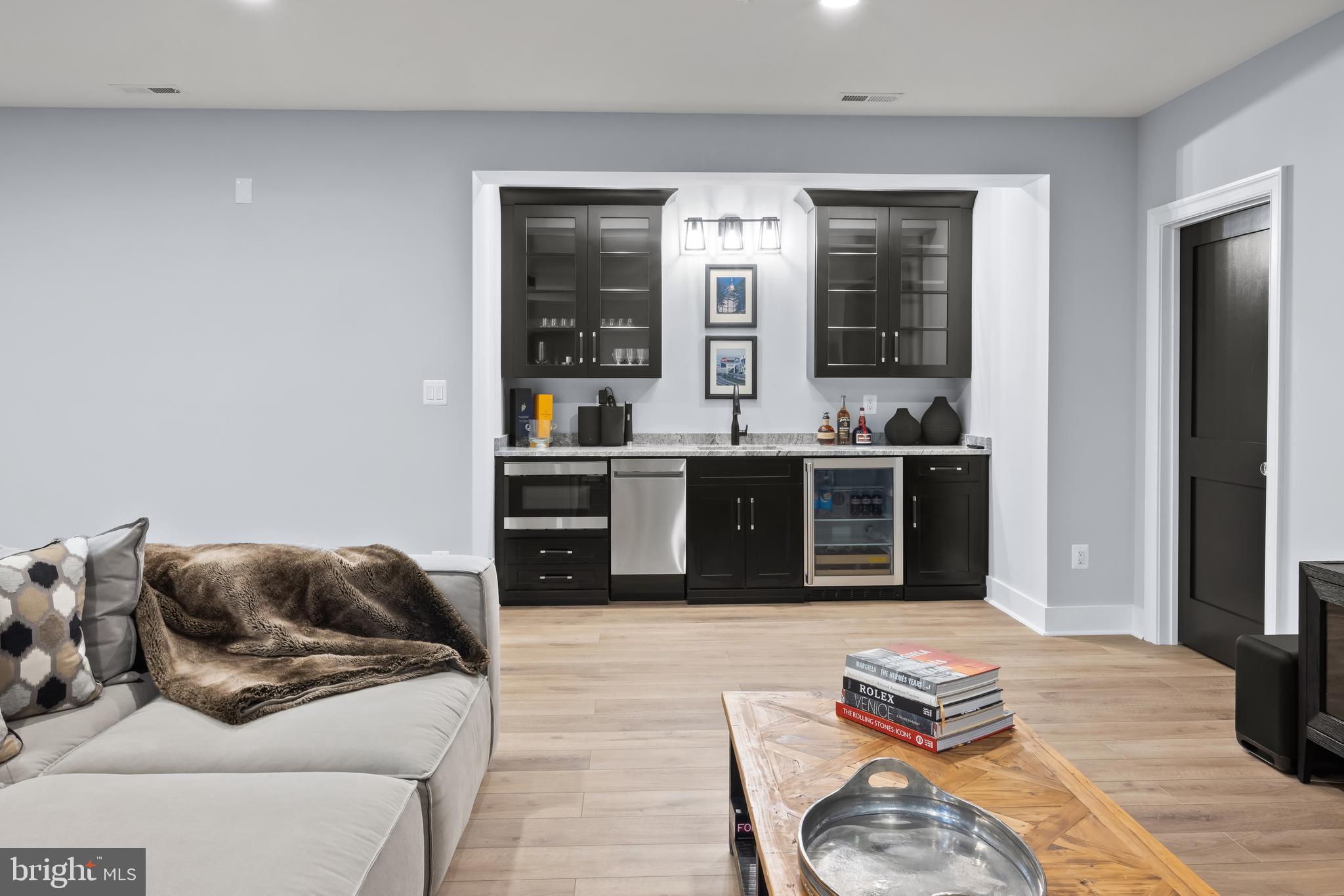 ENGLISH VILLAGE - Residential