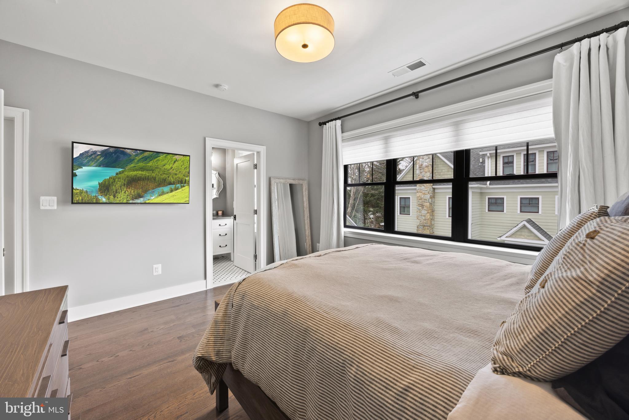 ENGLISH VILLAGE - Residential