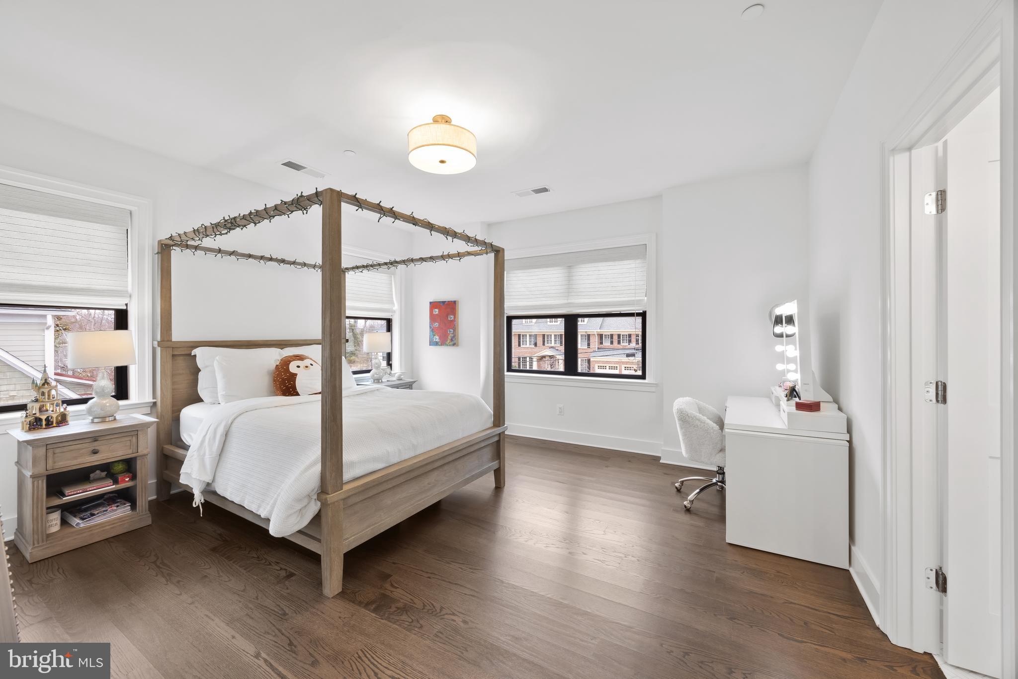 ENGLISH VILLAGE - Residential