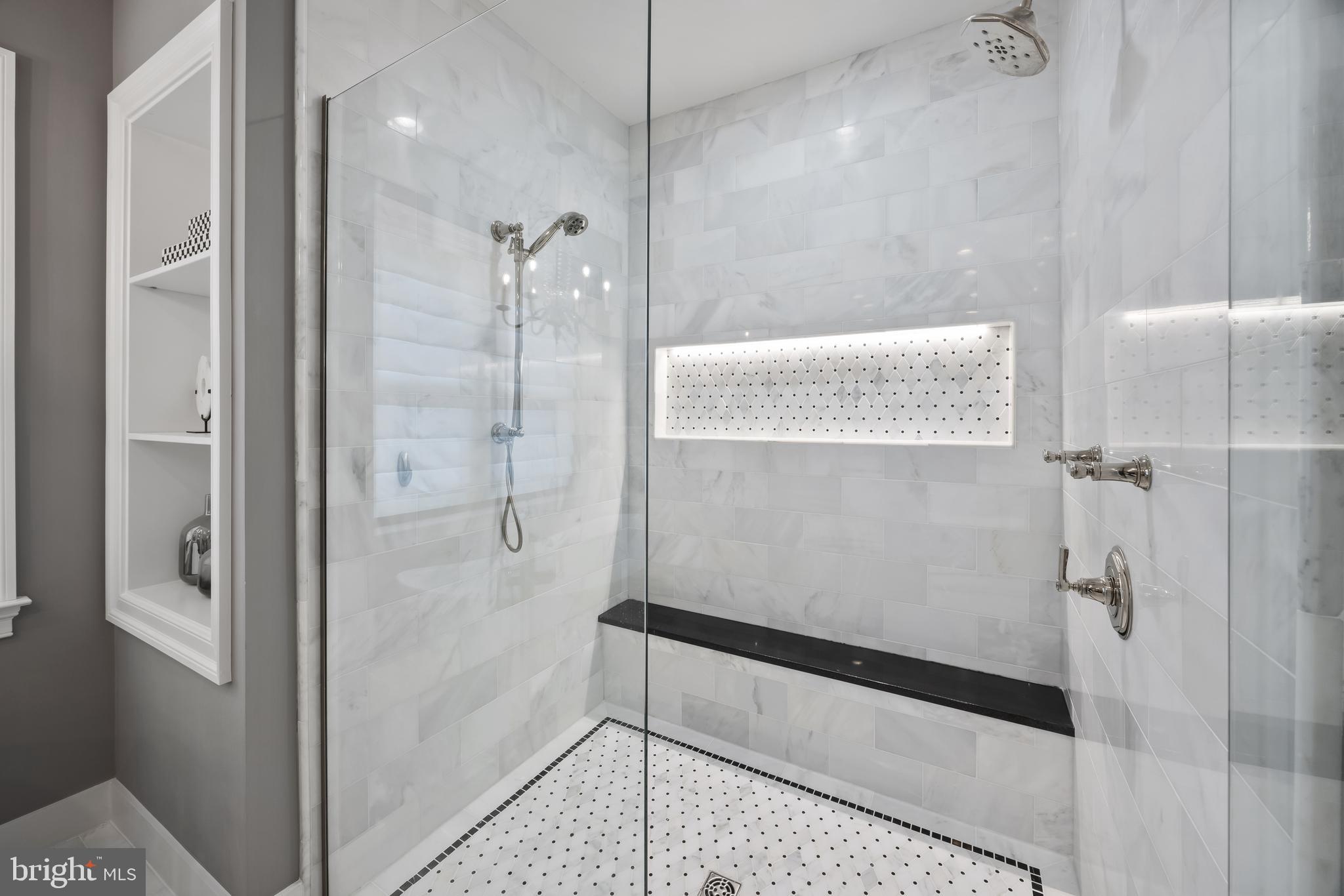 ENGLISH VILLAGE - Residential